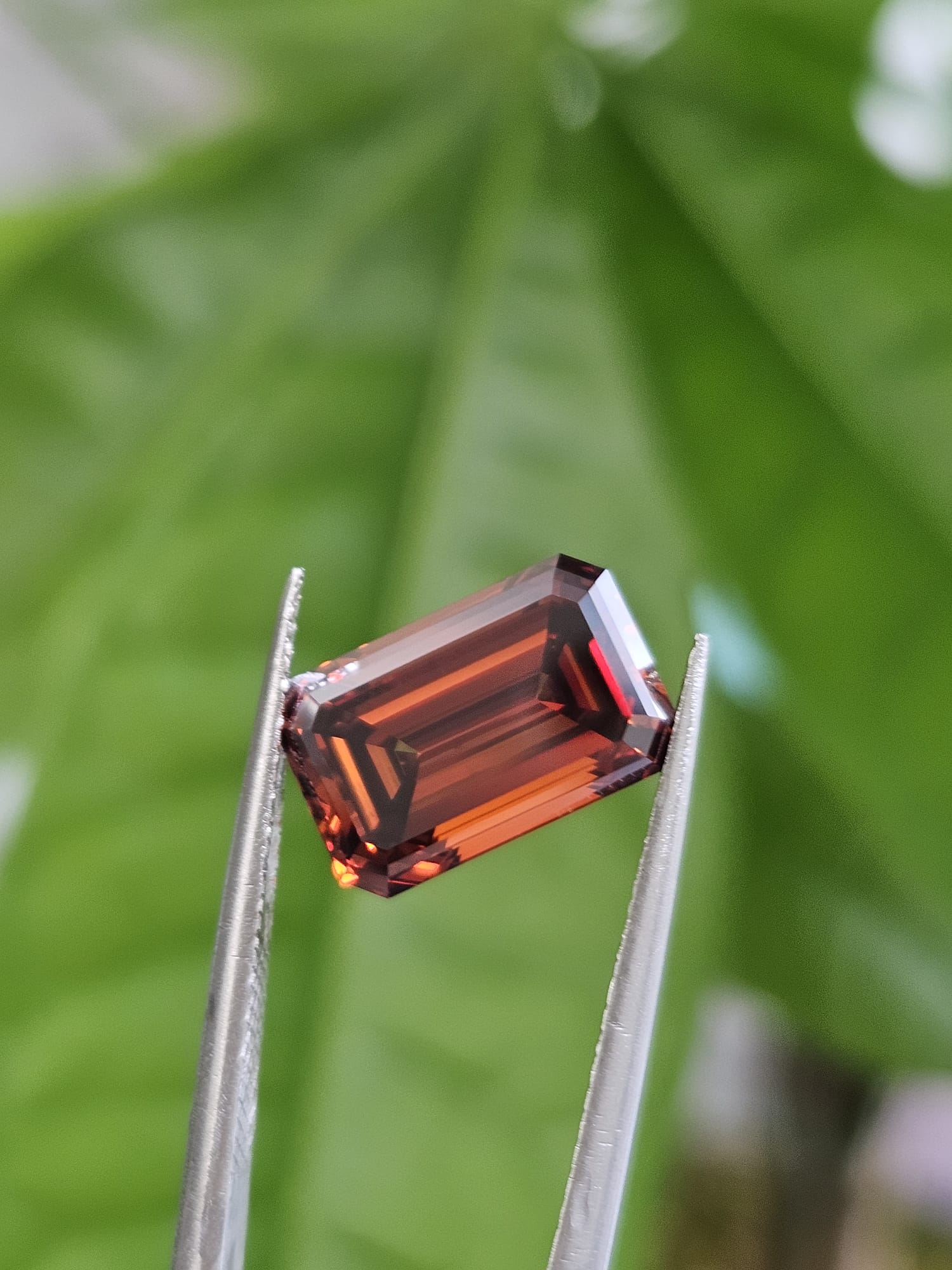 IGI 4.09CT EMERALD FANCY DEEP ORANGE VS1