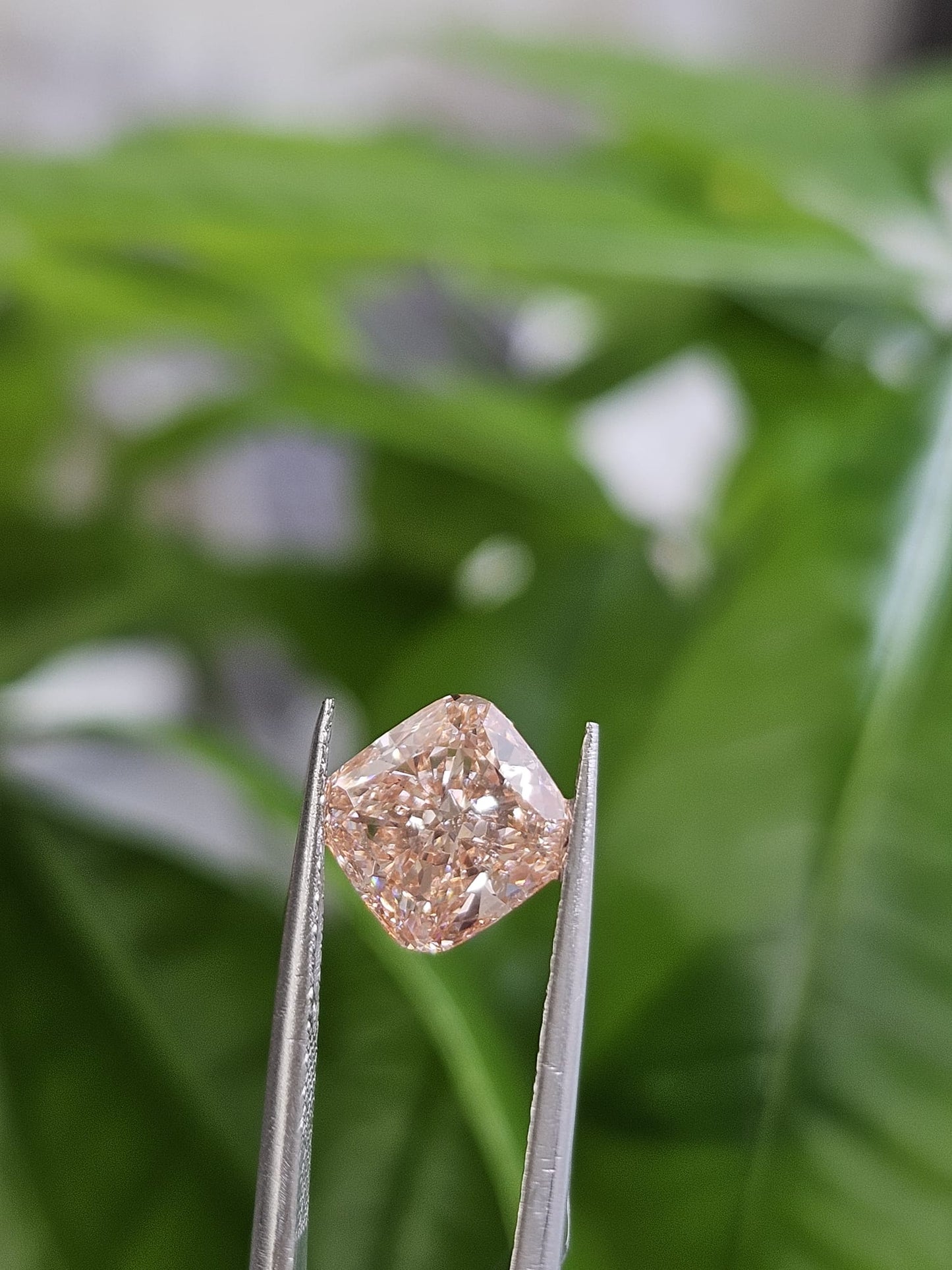IGI 2.51CT SQUARE CUSHION FANCY VIVID PINK VS2