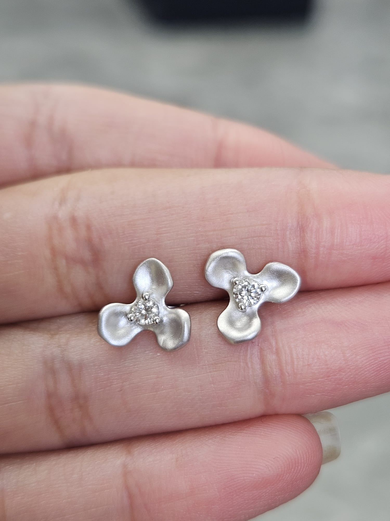 0.16ct White Gold Flower Earring