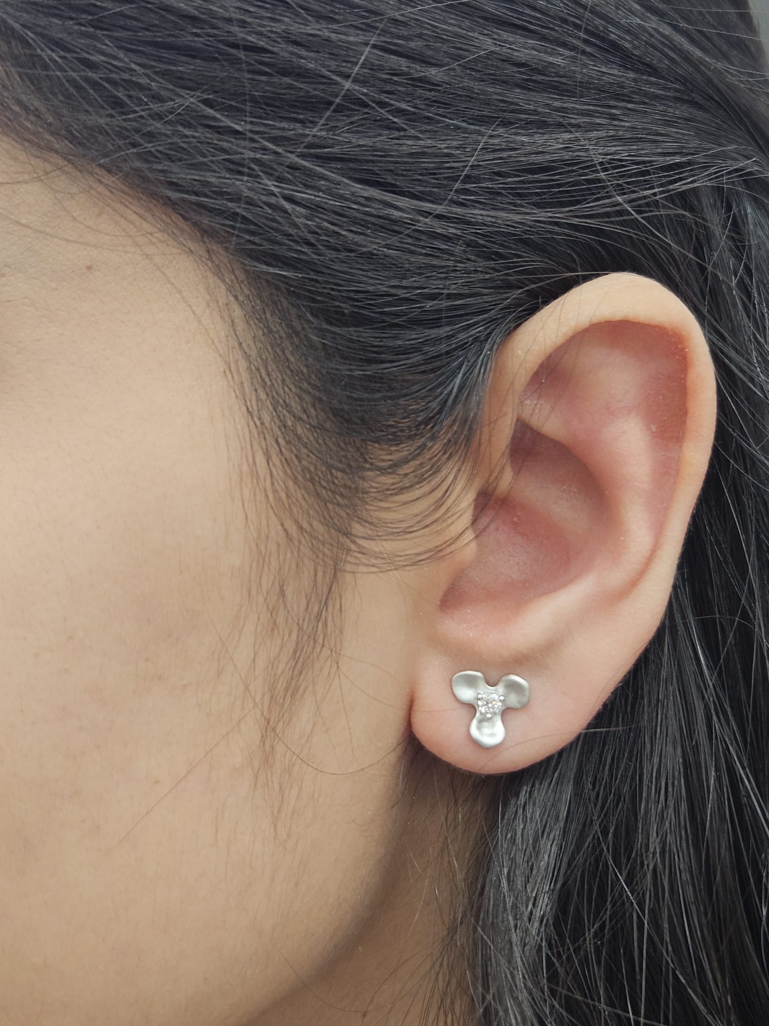 0.16ct White Gold Flower Earring