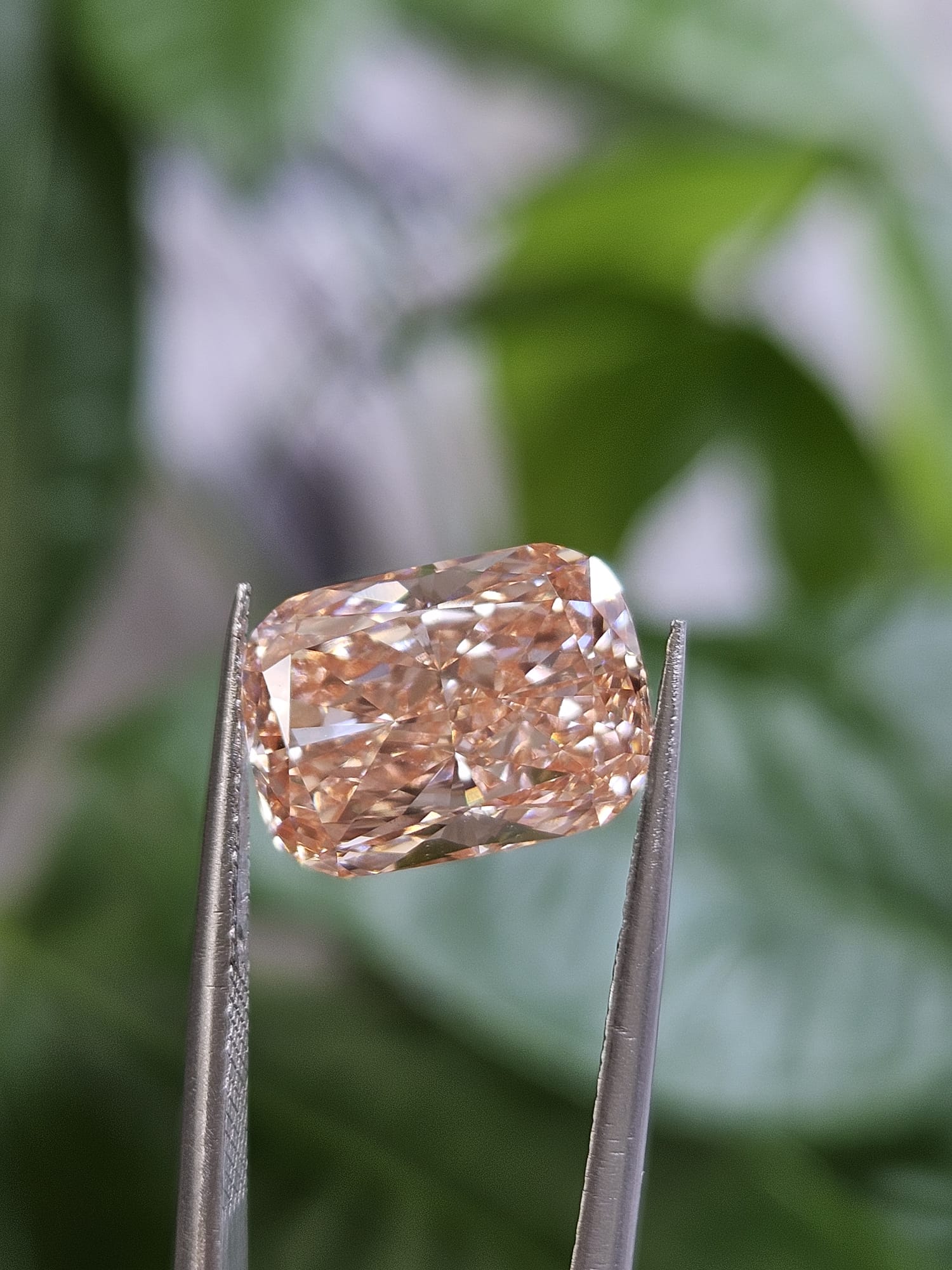 IGI 5.03CT CUSHION FANCY VIVID PINK VS1