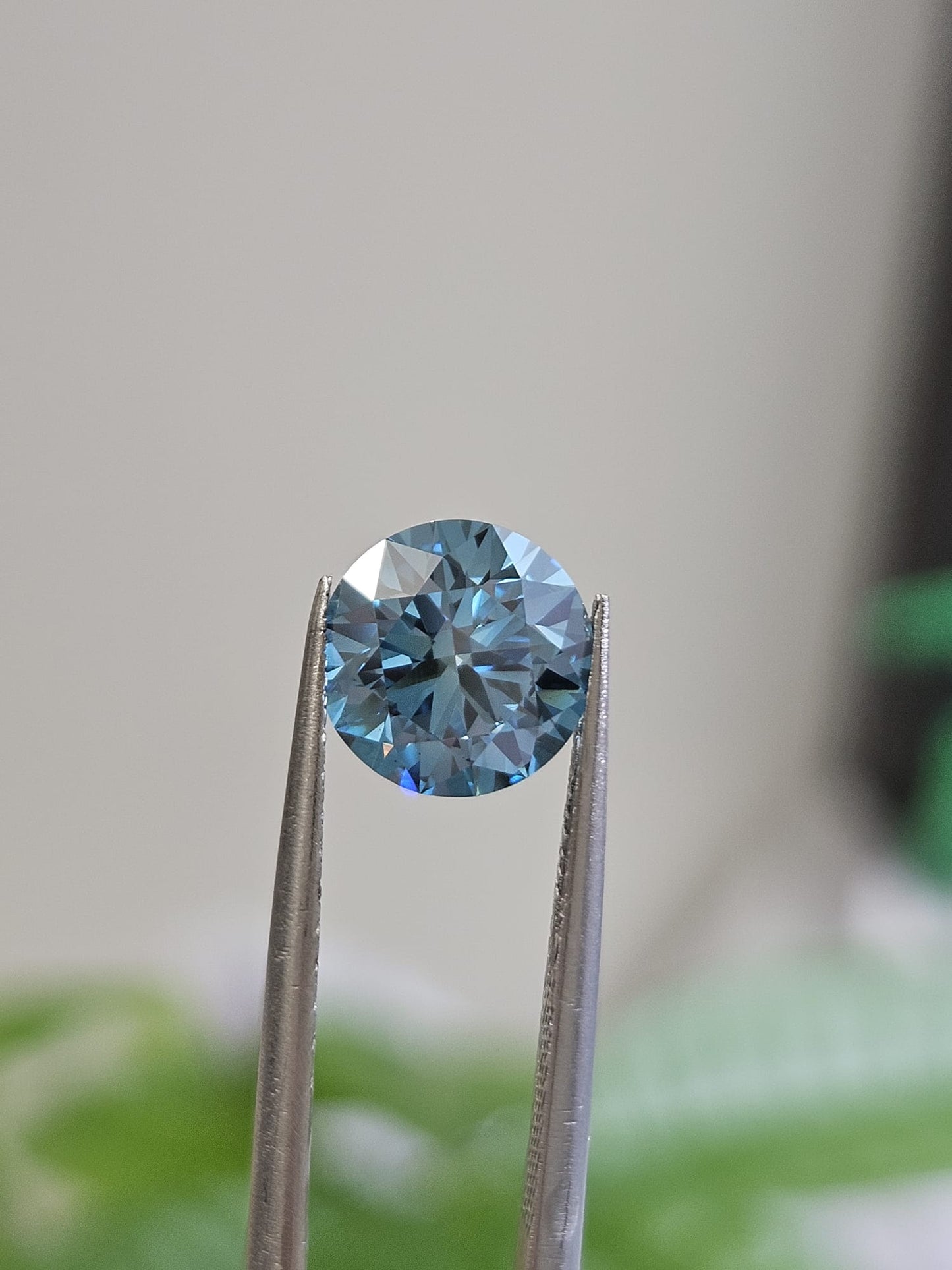 IGI 2.09CT ROUND FANCY VIVID BLUE VS1