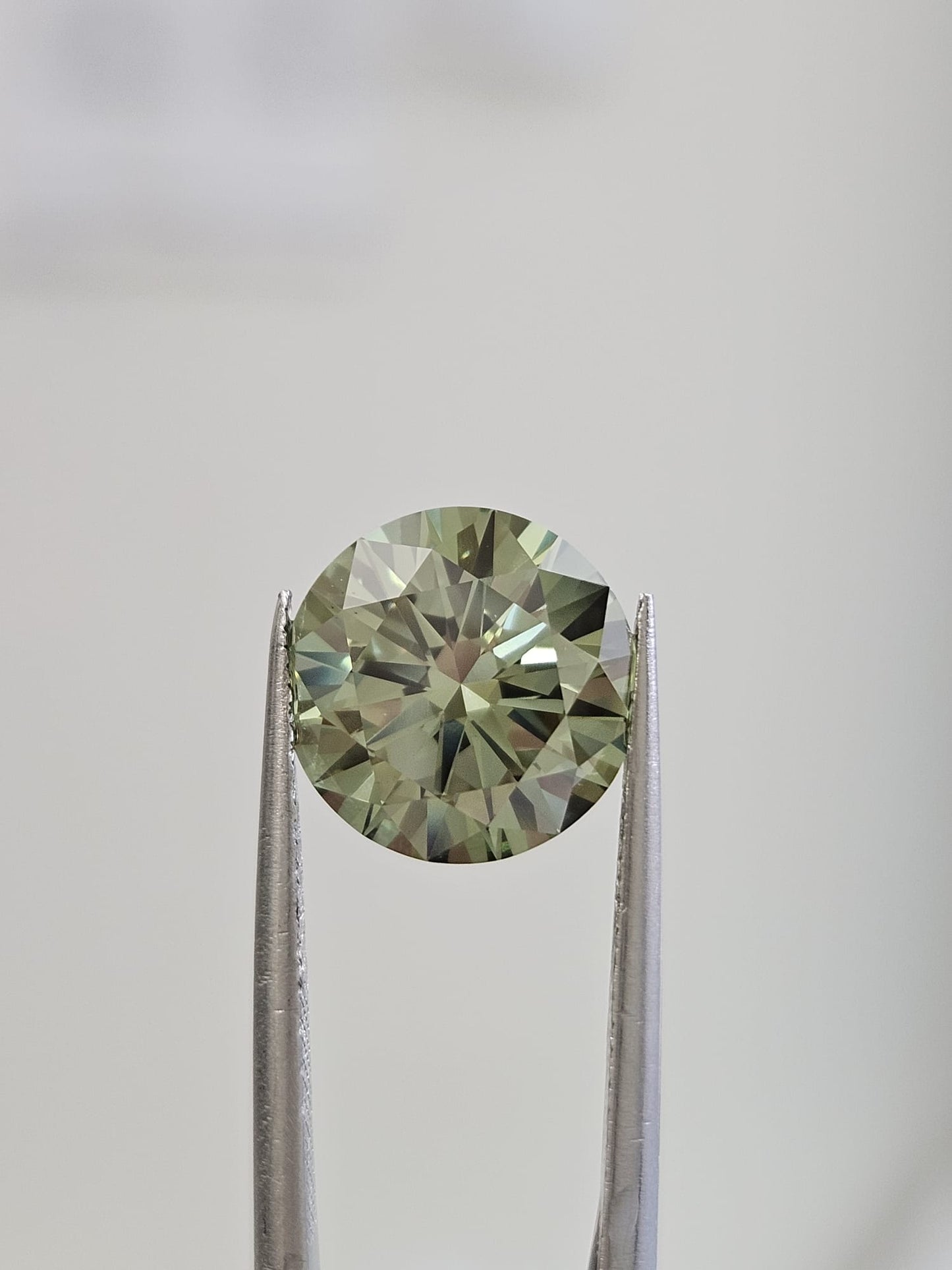 IGI 4.01CT ROUND FANCY VIVID GREEN VS1