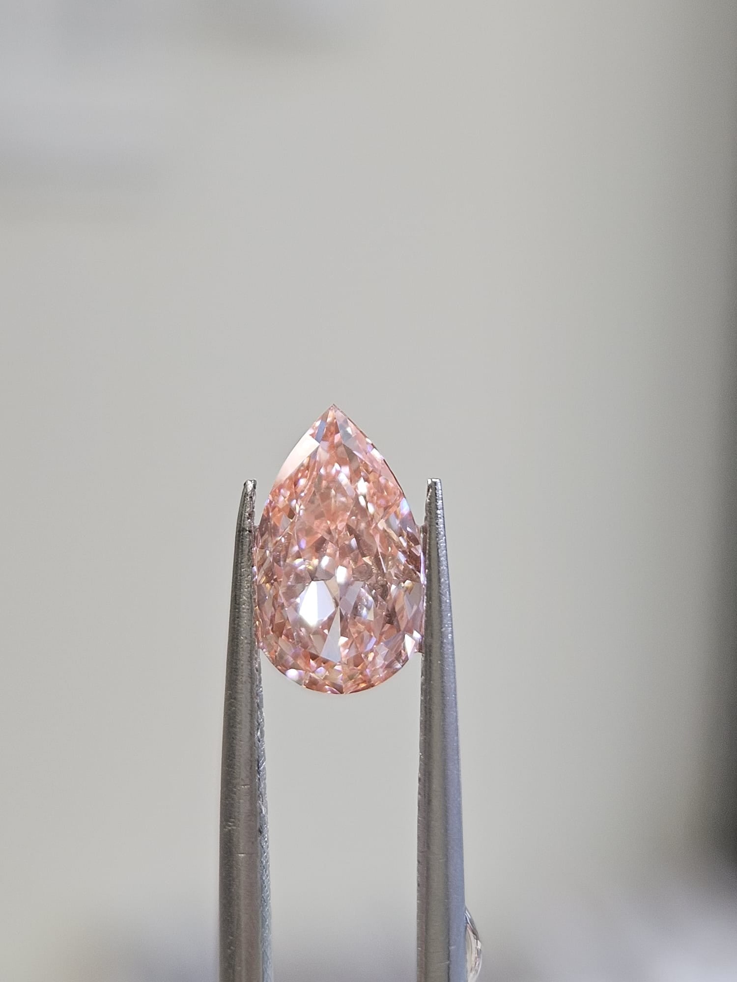 IGI 1.52CT PEAR FANCY VIVID PINK VVS2
