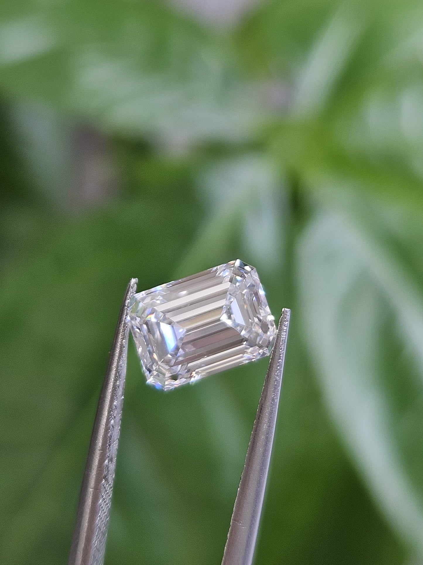 IGI 1.59CT EMERALD F VVS2