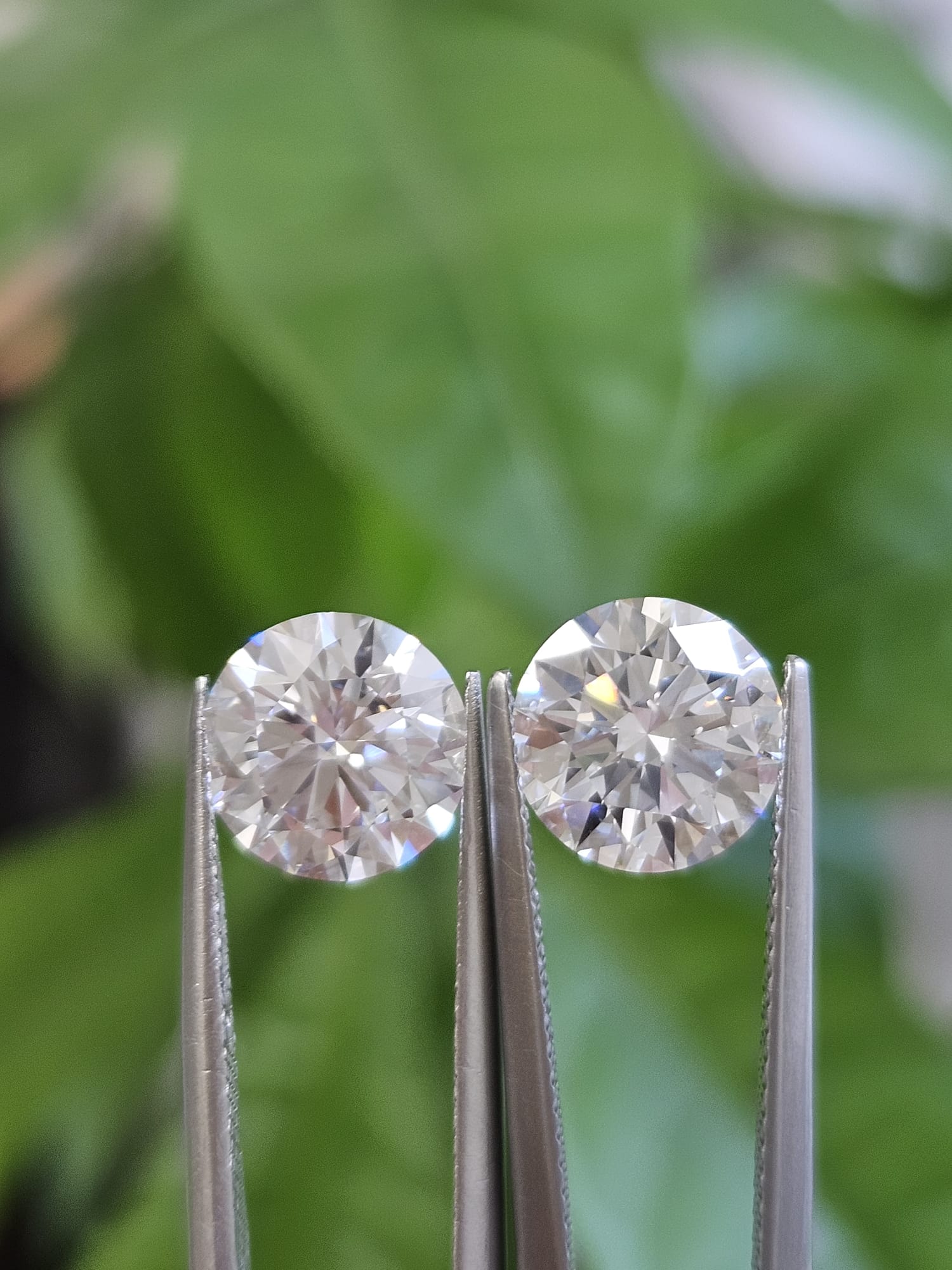 IGI 2.05CT + 2.10CT ROUND PAIR E VVS2