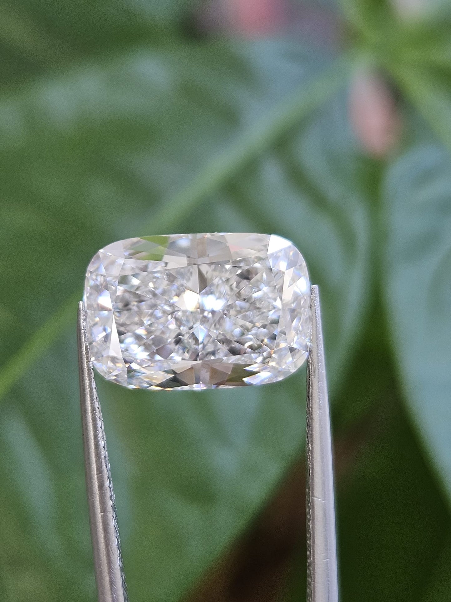 IGI 5.50CT CUSHION E VVS2