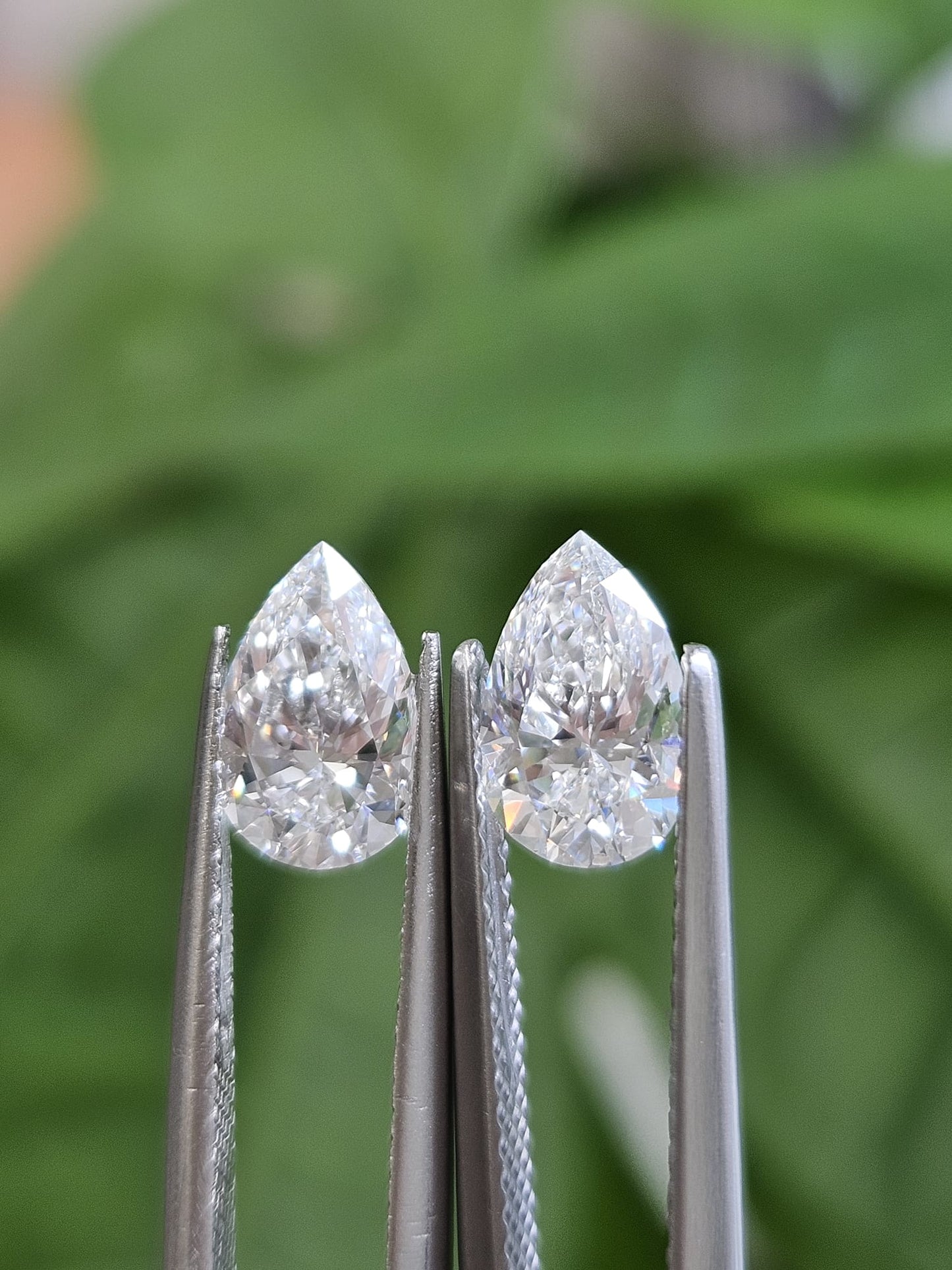 IGI 1.00CT + 1.03CT PEAR PAIR D VVS2