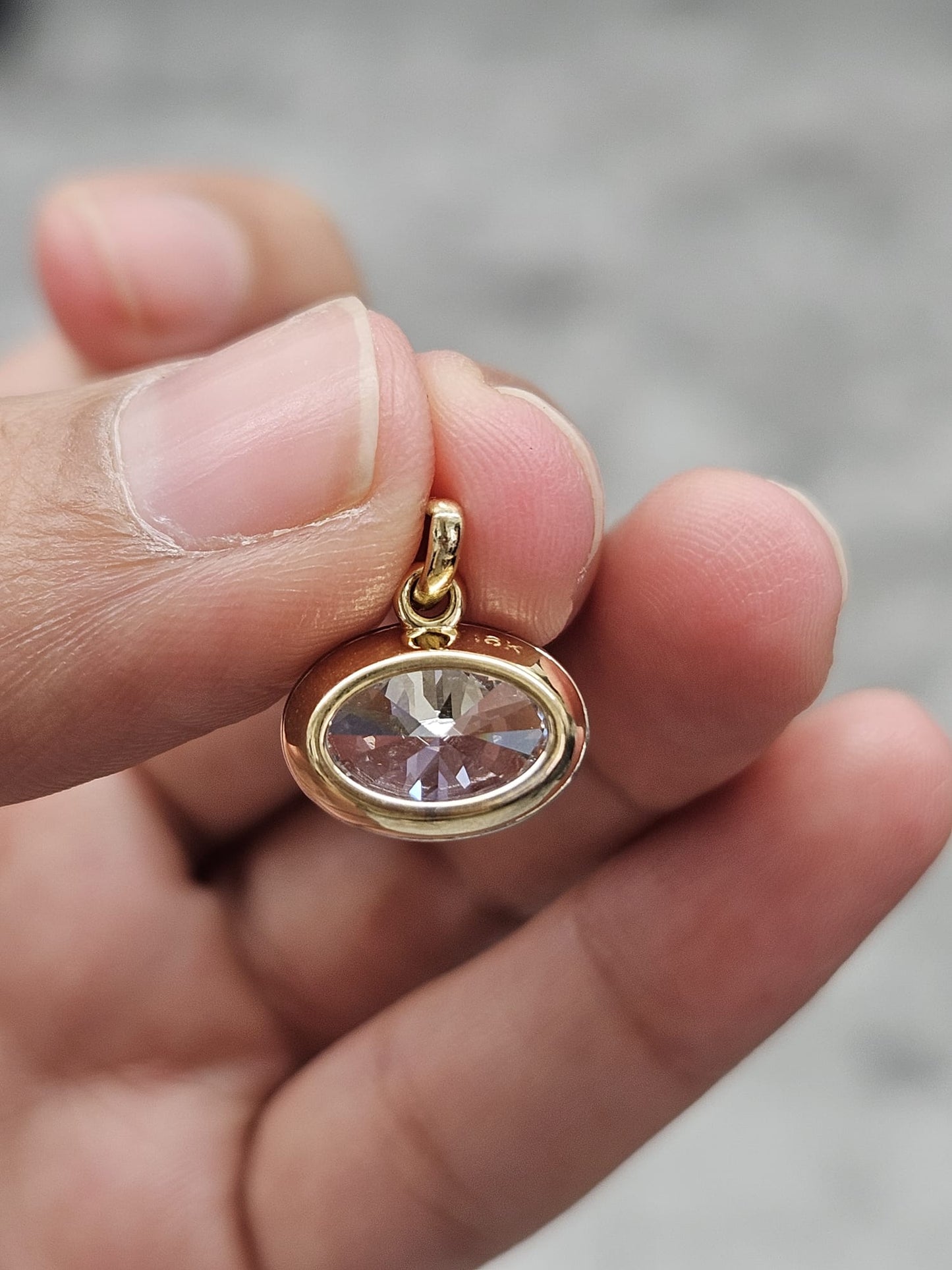 IGI 2.07ct Yellow gold Oval Georgian Style Pendant