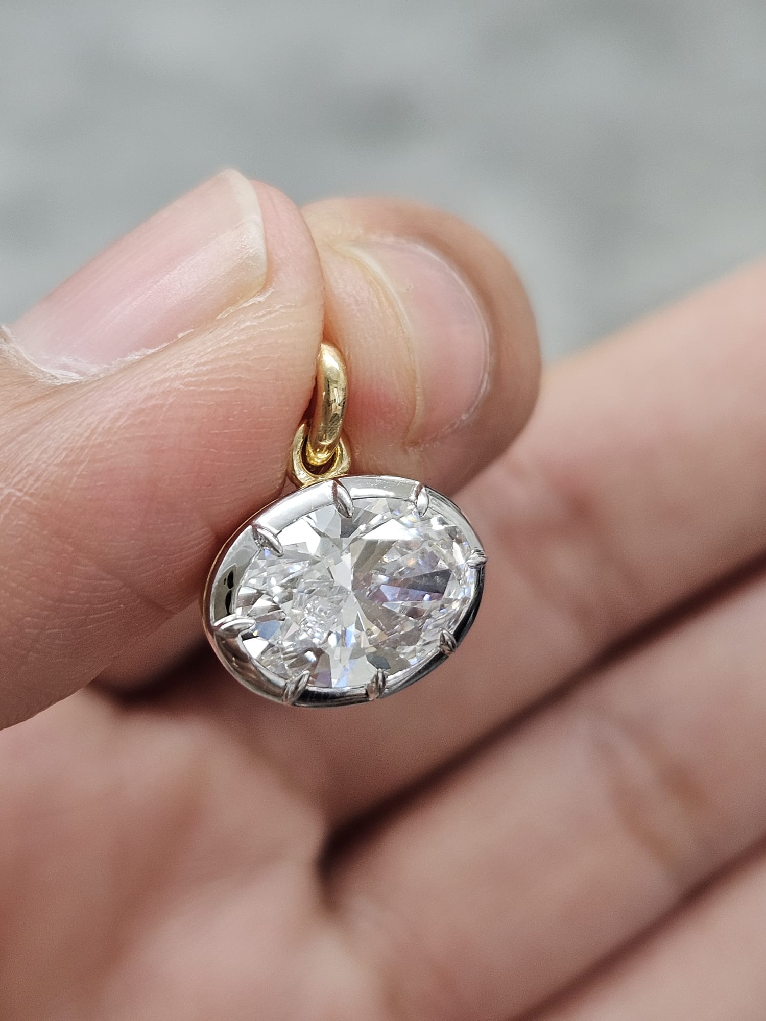 IGI 2.07ct Yellow gold Oval Georgian Style Pendant