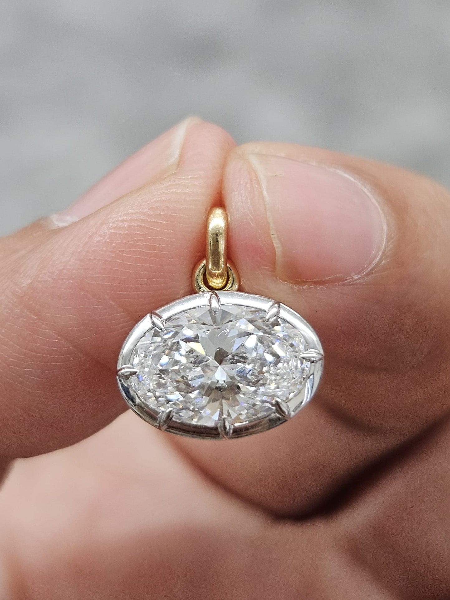 IGI 2.07ct Yellow gold Oval Georgian Style Pendant