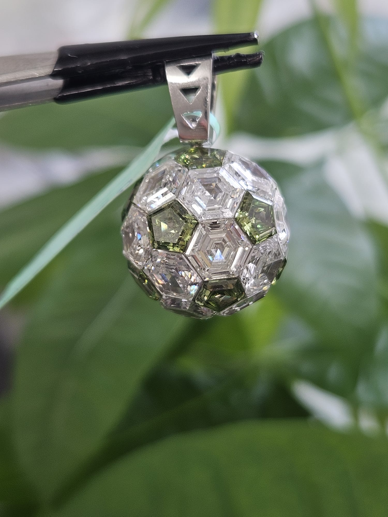 19.92ct White Gold Green & White Hexagon Lab Diamond Ball Pendant