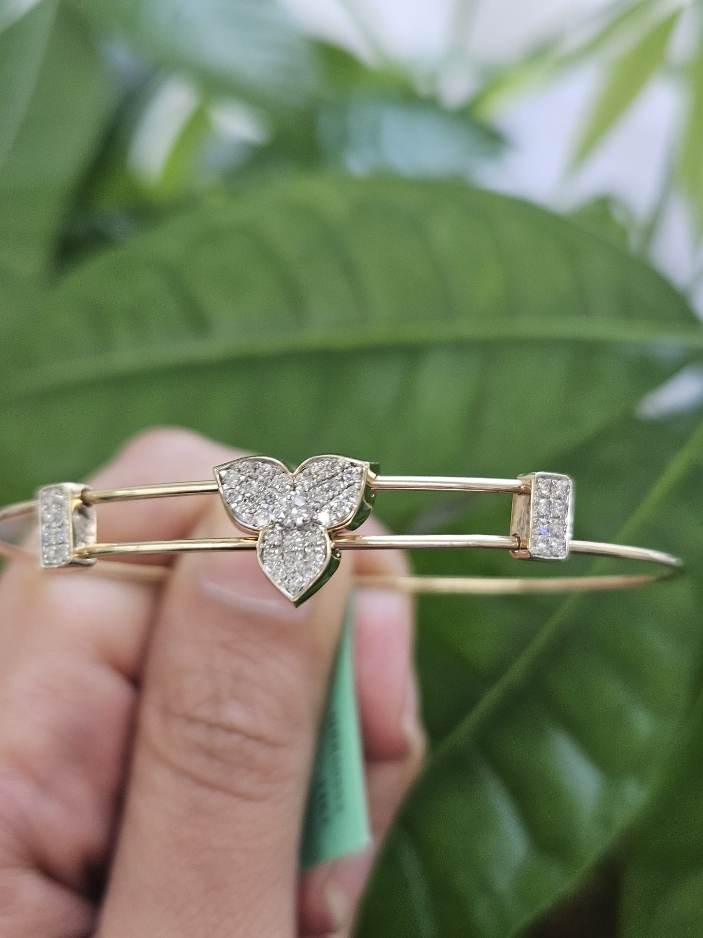 0.38ct Yellow Gold Lab Diamond Bangle