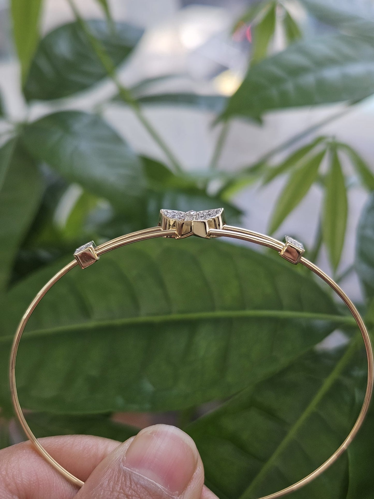 0.38ct Yellow Gold Lab Diamond Bangle