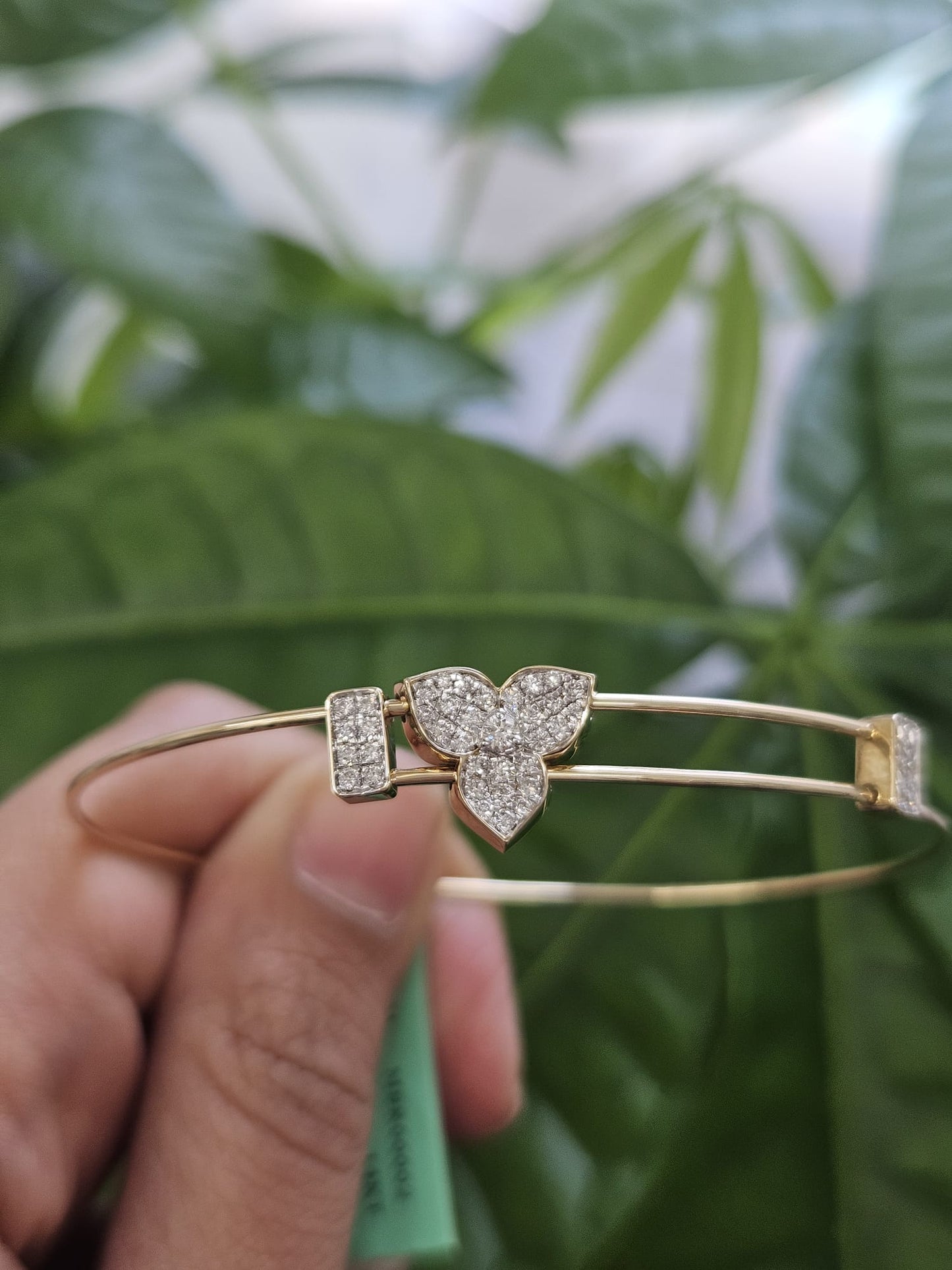 0.38ct Yellow Gold Lab Diamond Bangle