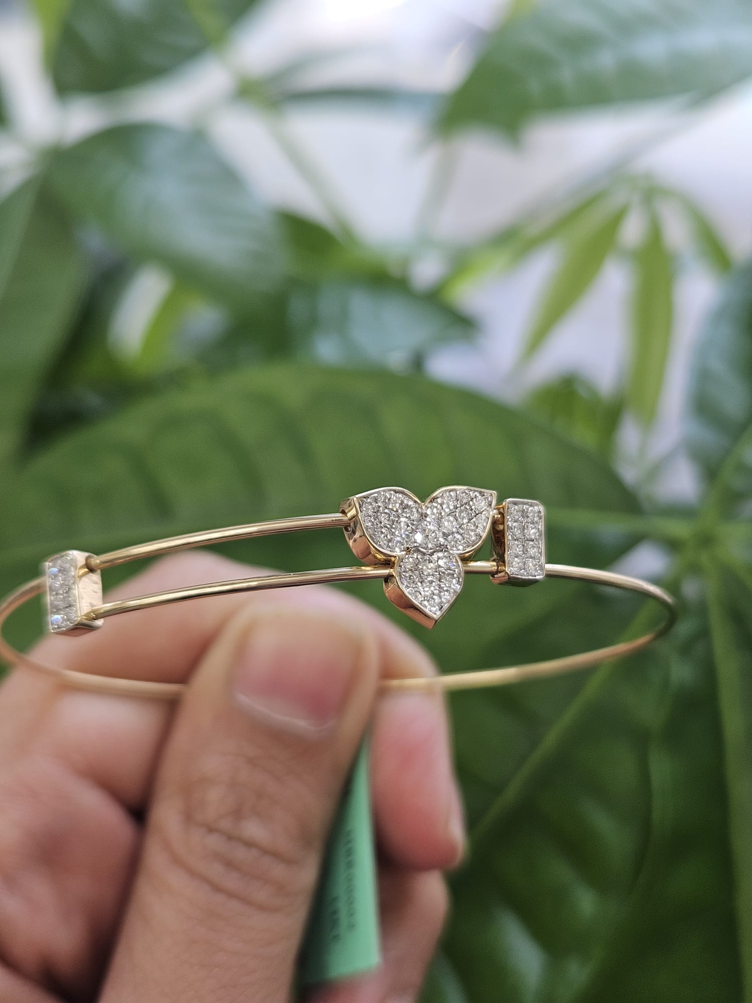 0.38ct Yellow Gold Lab Diamond Bangle