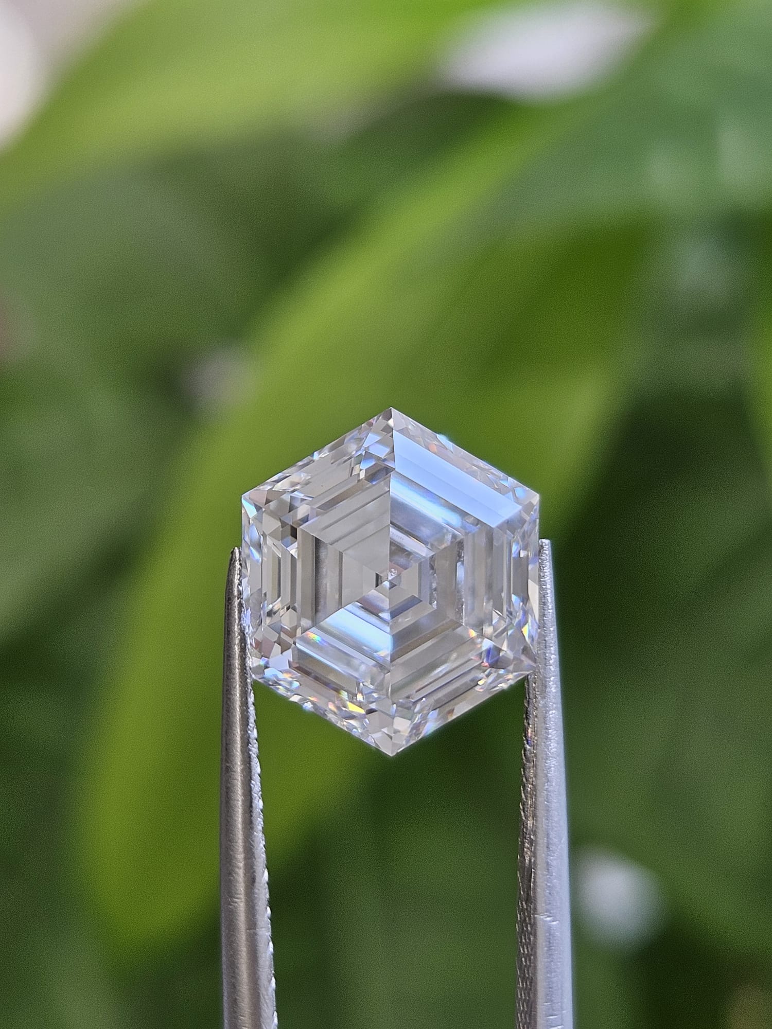 IGI 4.07CT HEXAGONAL STEP CUT E VVS2