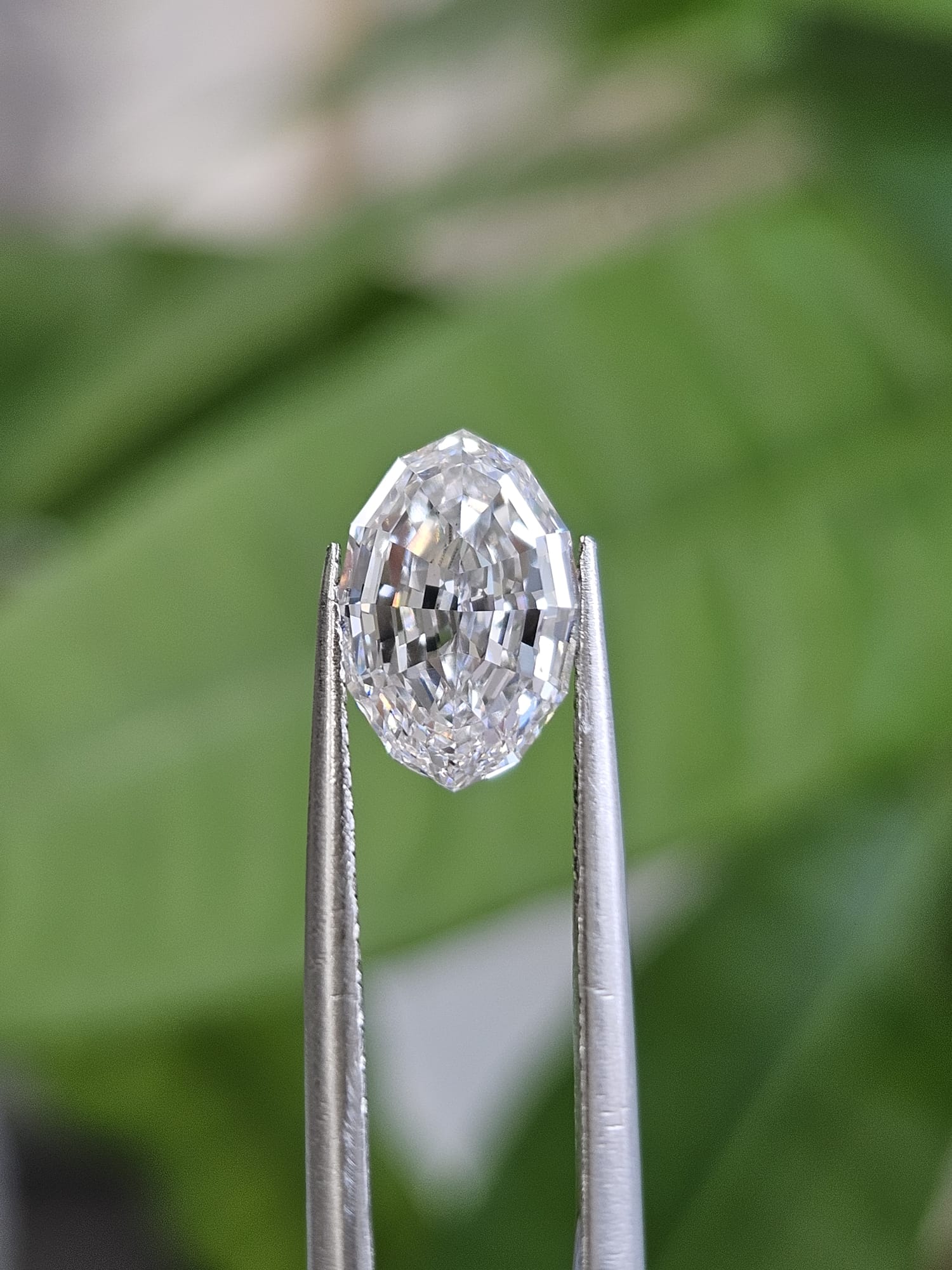 IGI 2.05CT OVAL STEP CUT E VS1
