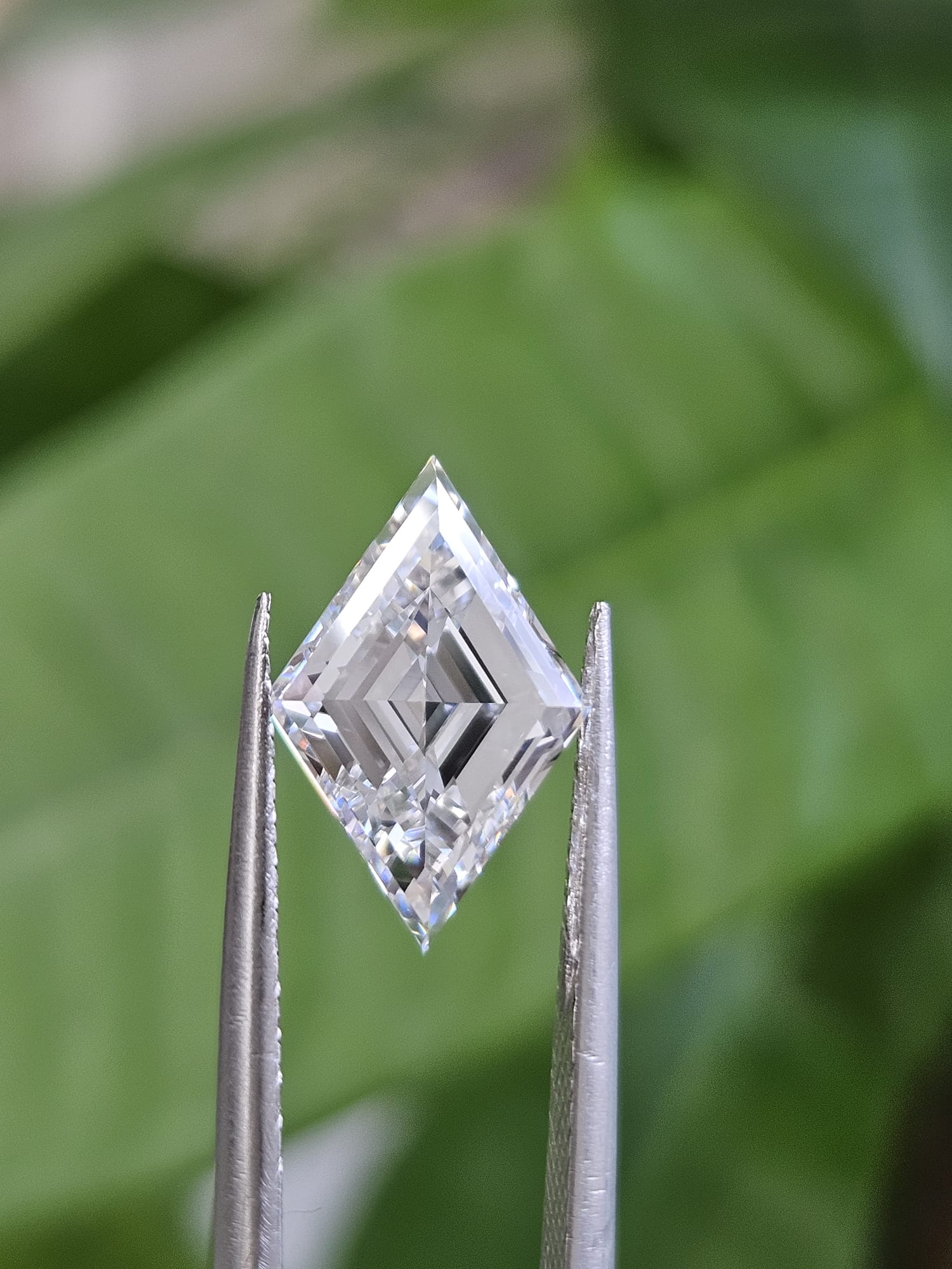IGI 3.07CT LOZENGE STEP CUT E VVS2