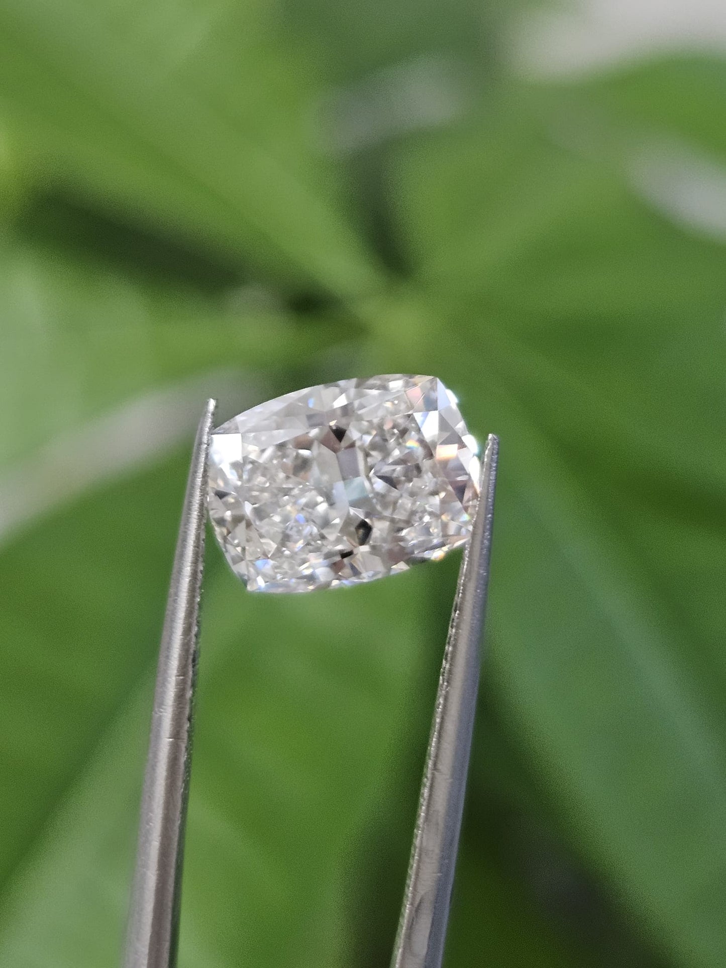 IGI 2.60CT CUSHION E VVS2