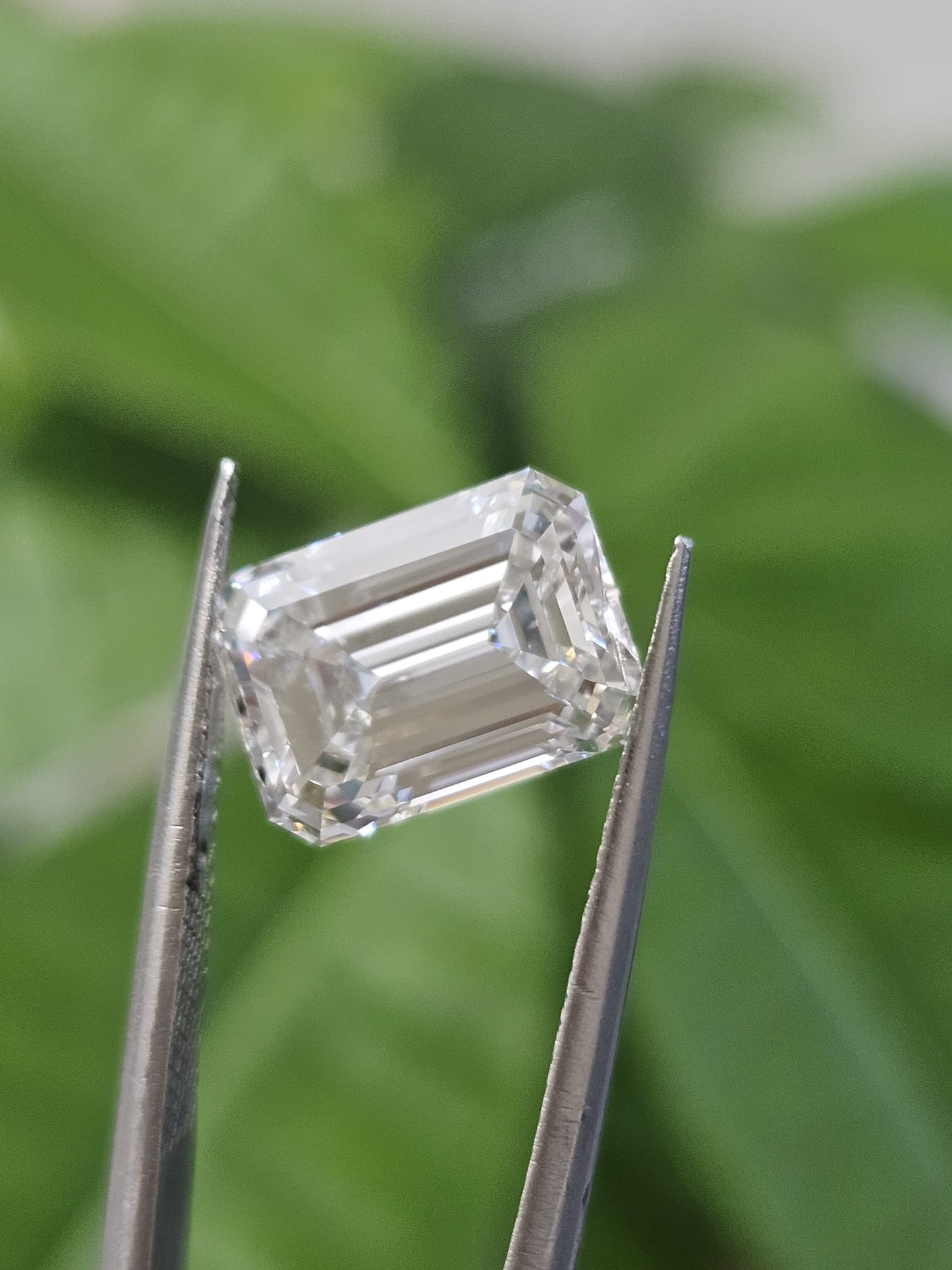 IGI 4.10CT EMERALD F VVS2