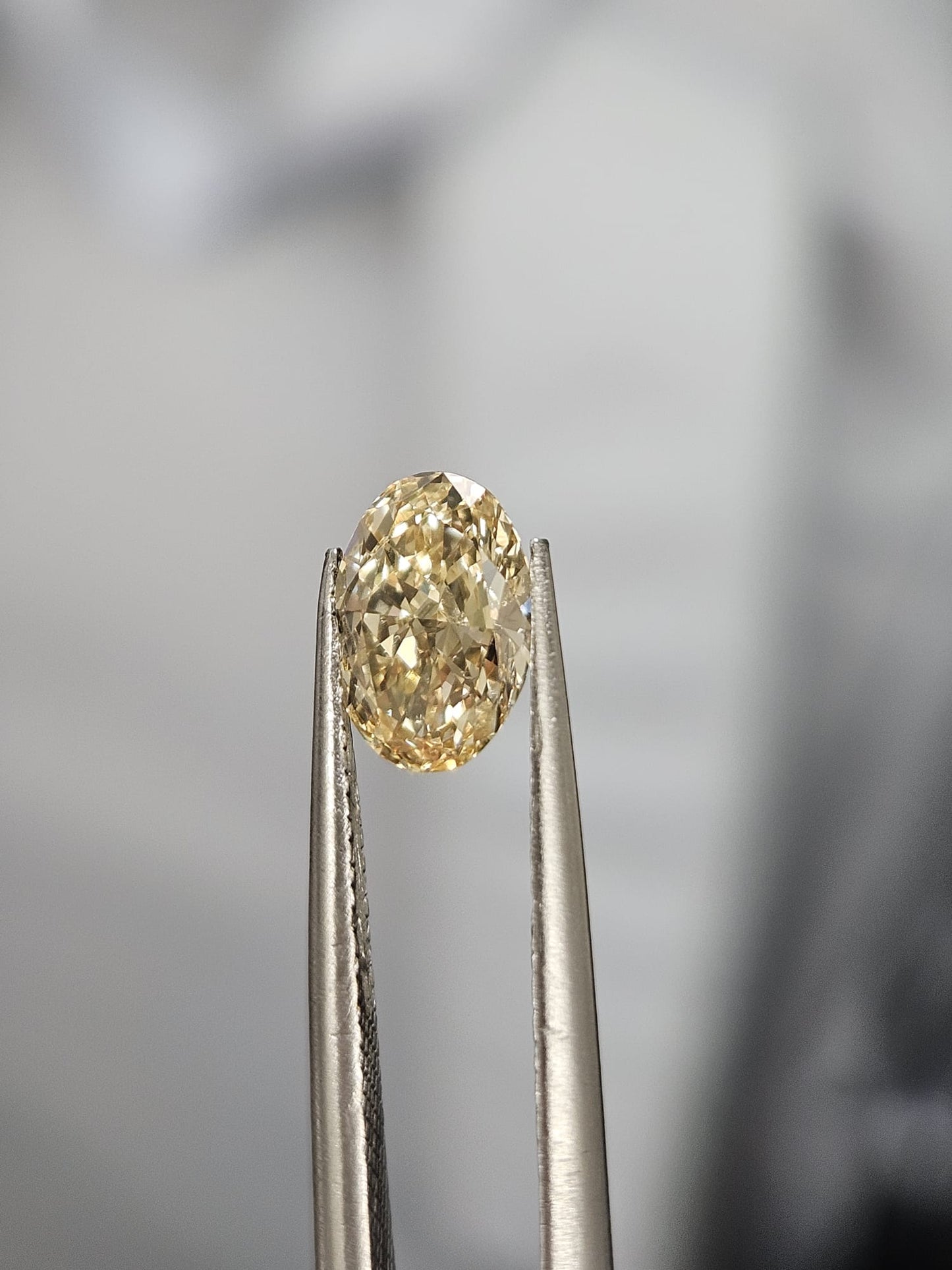 IGI 1.03CT OVAL FANCY YELLOW VS1