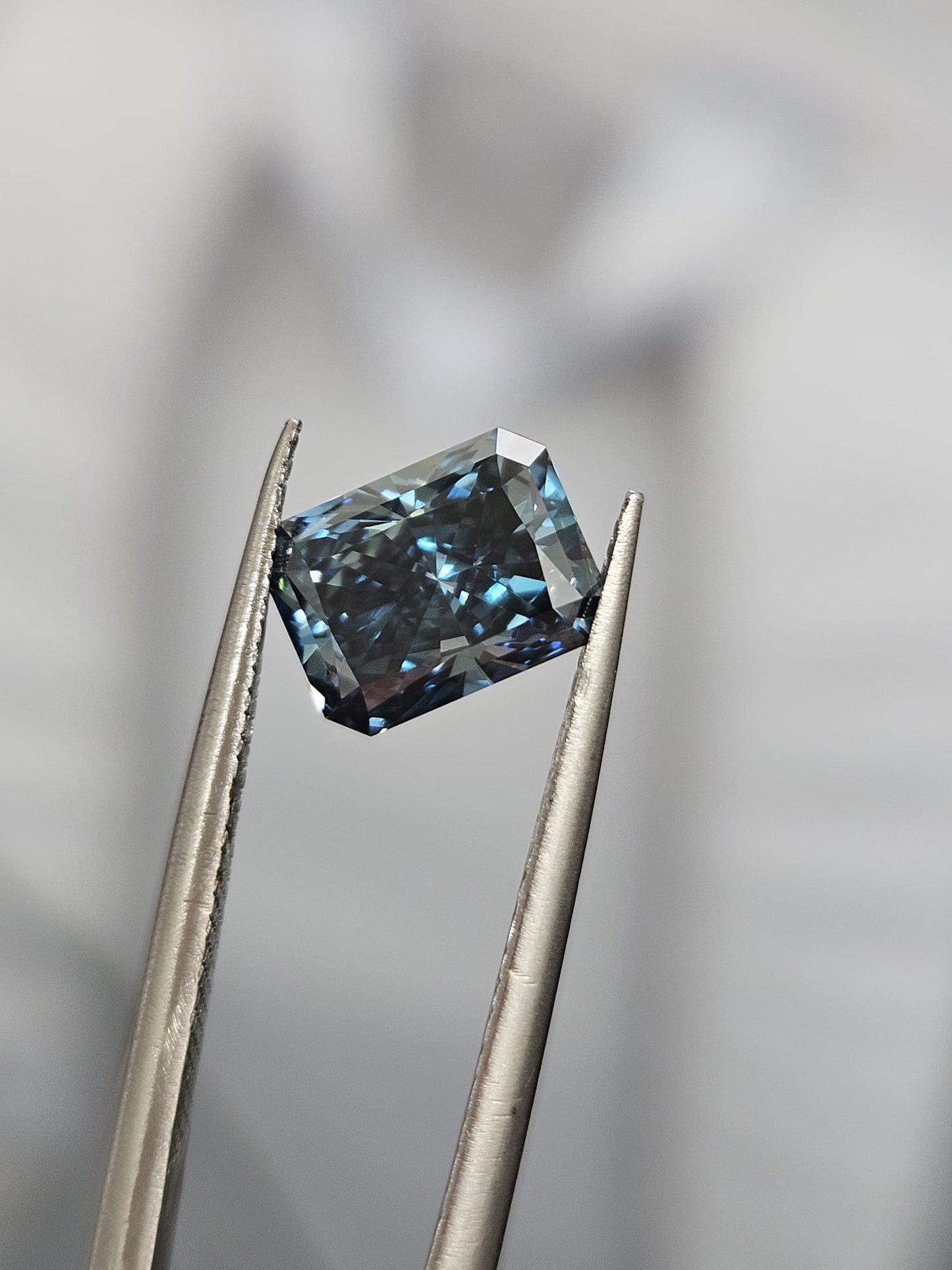 IGI 1.50CT RADIANT FANCY VIVID BLUE VS2