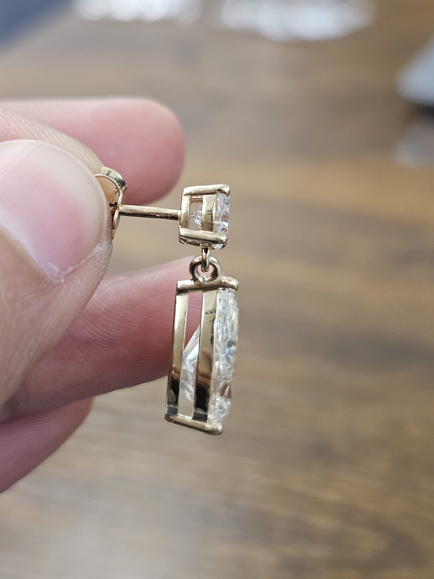 IGI Yellow Gold Pear Shaped Lab Diamond Dangle Earring