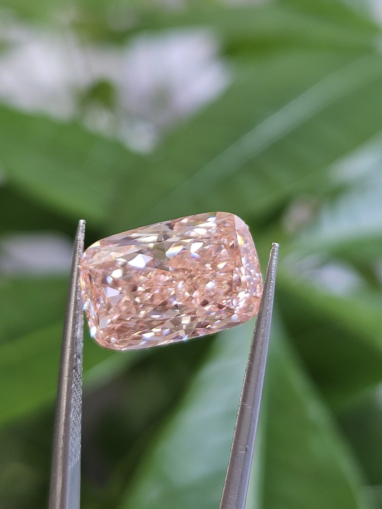 IGI 7.05CT CUSHION FANCY VIVID PINK VVS2