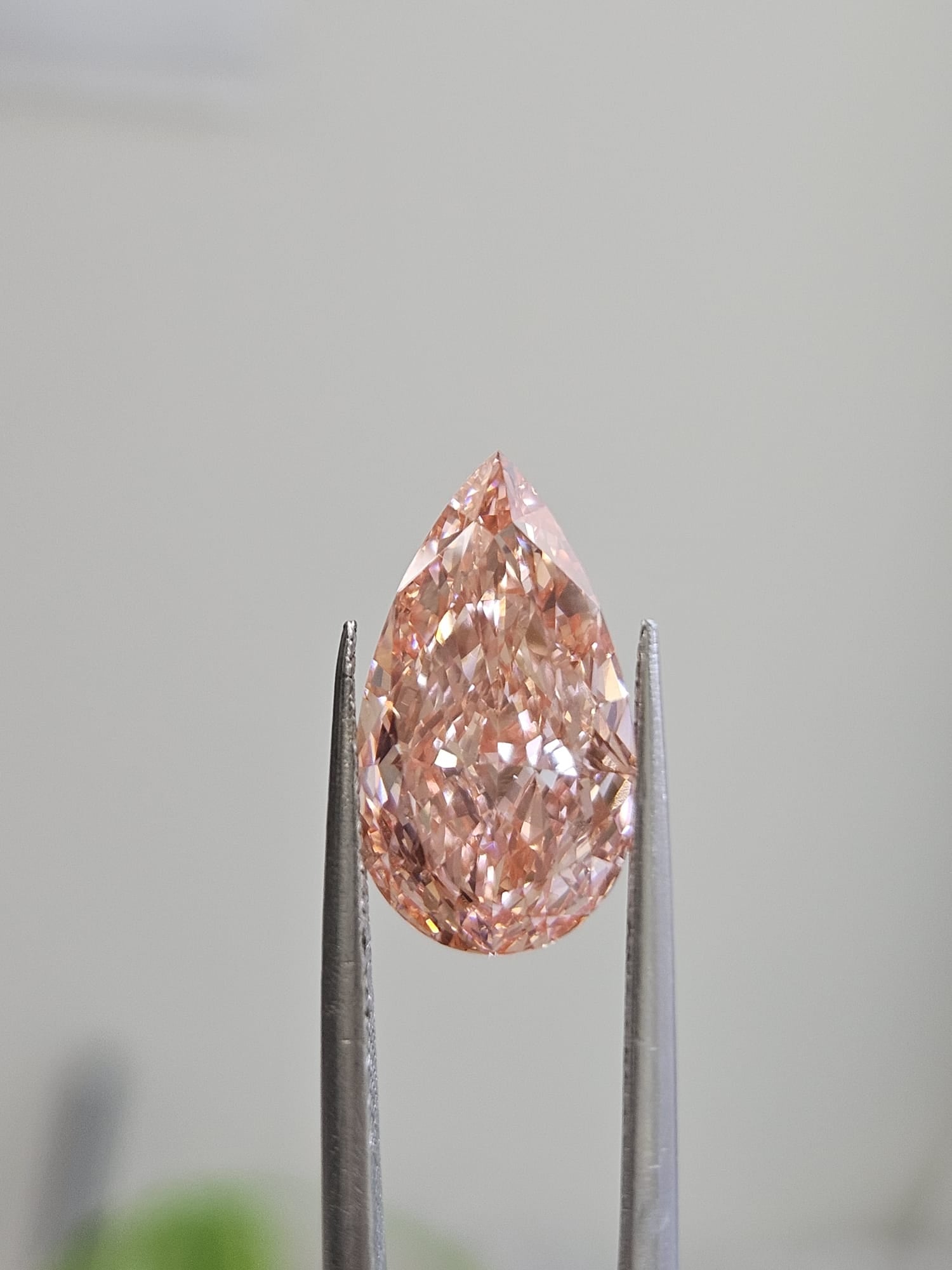 IGI 4.56CT PEAR FANCY VIVID PINK VS2