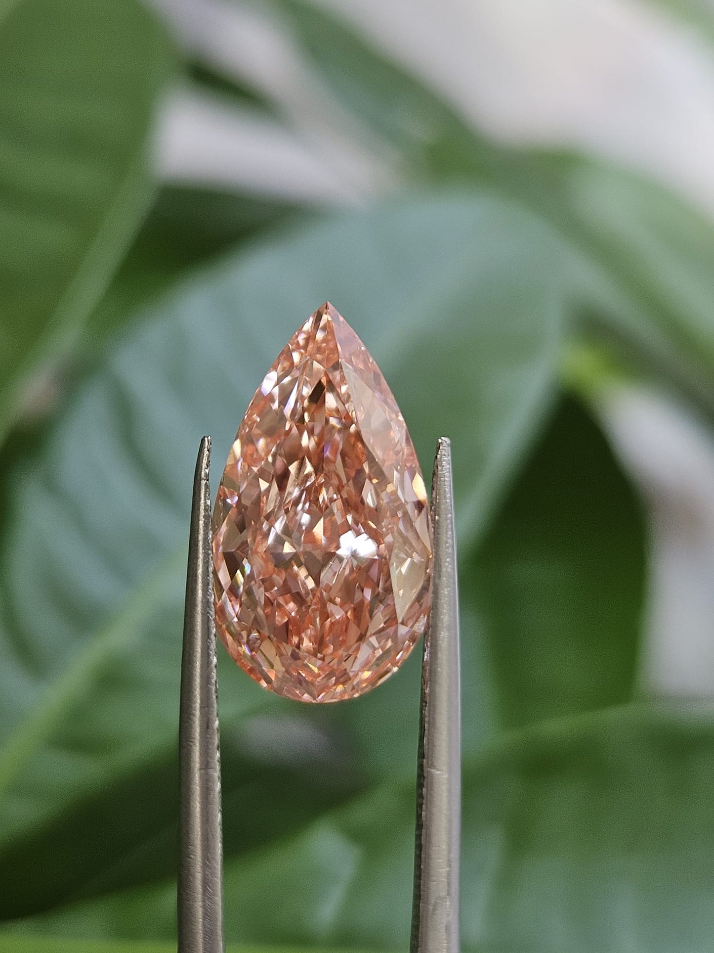 IGI 4.56CT PEAR FANCY VIVID PINK VS2