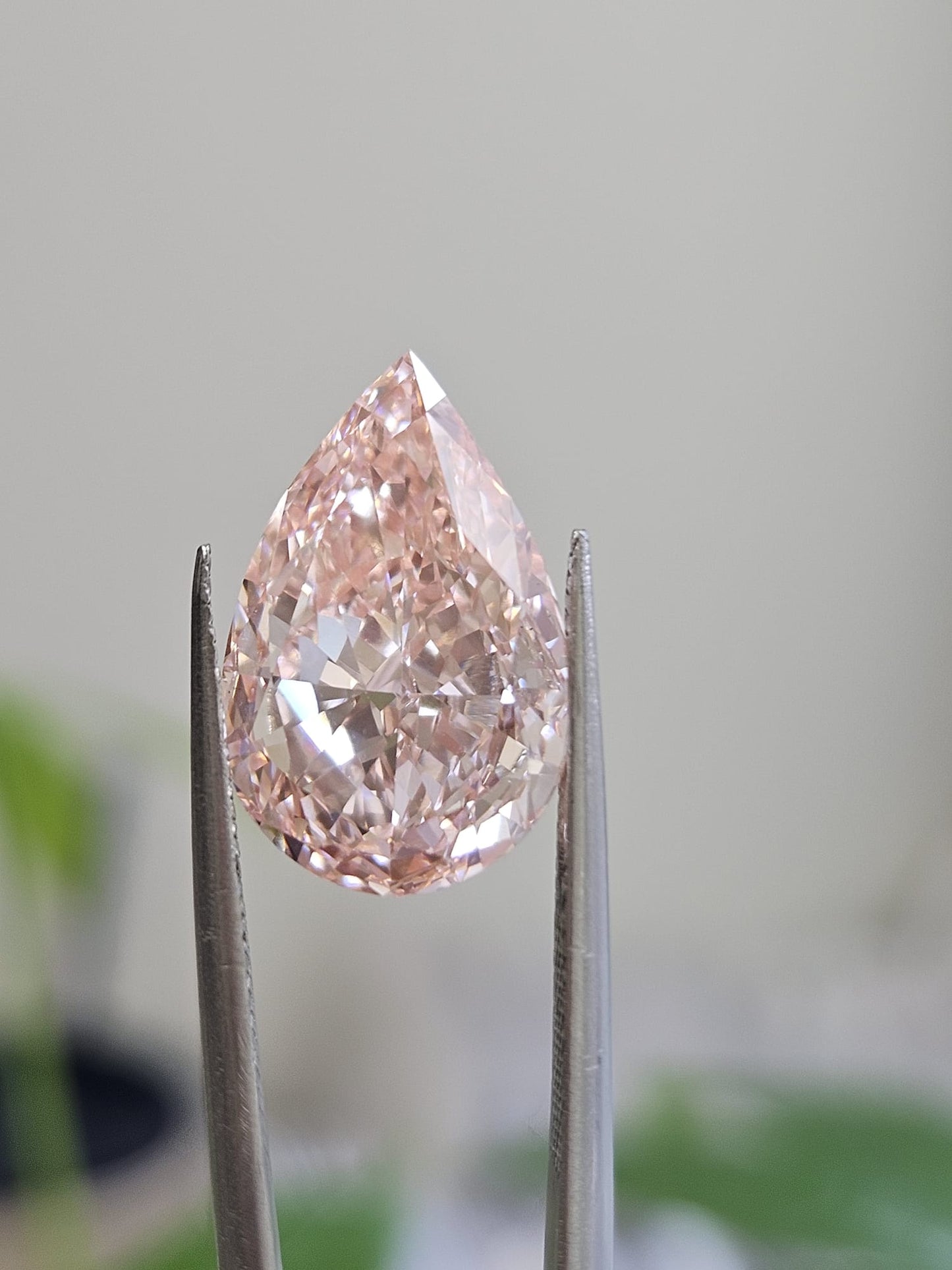 IGI 7.40CT HEART FANCY VIVID PINK VS1