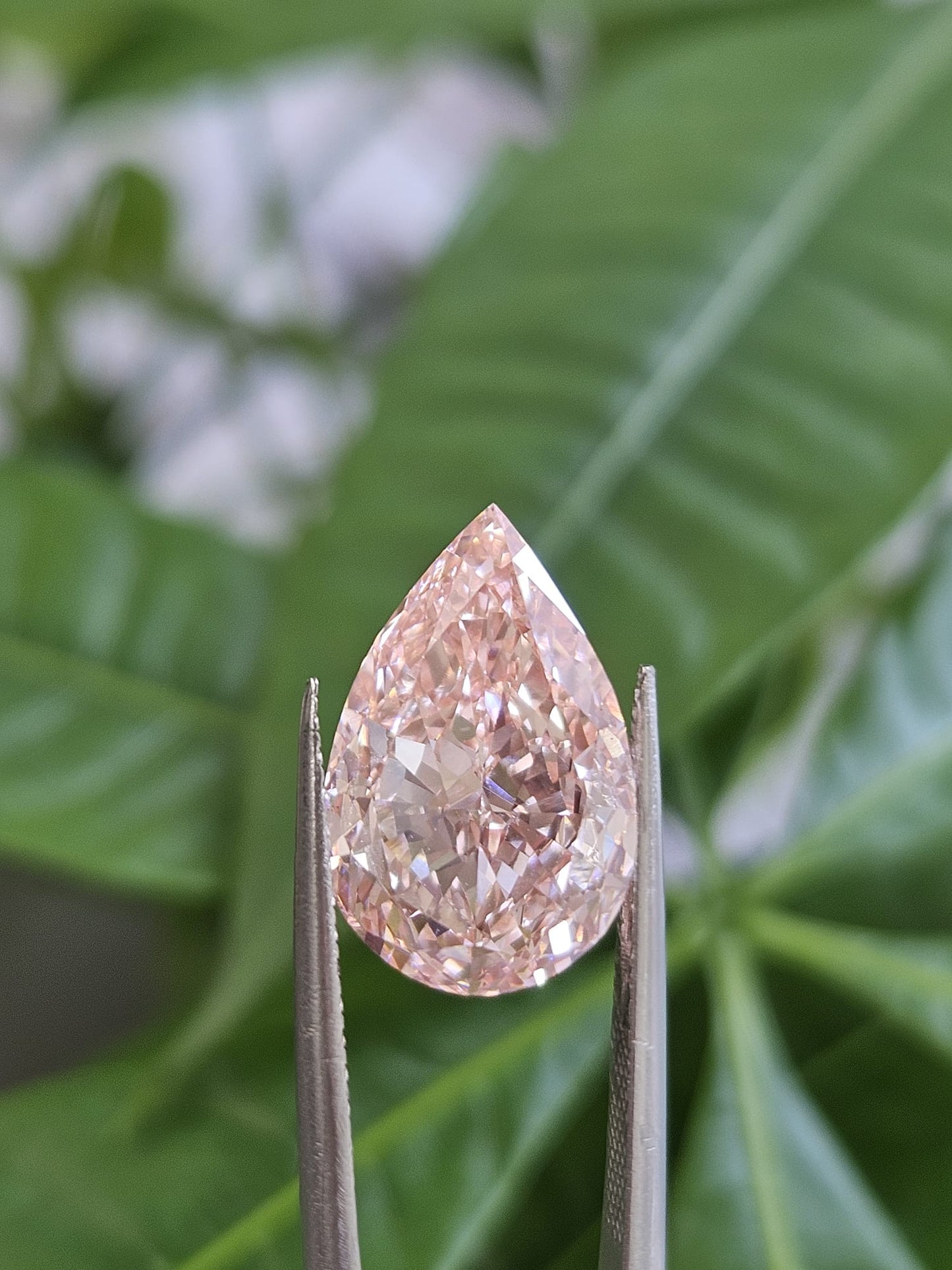 IGI 7.40CT HEART FANCY VIVID PINK VS1