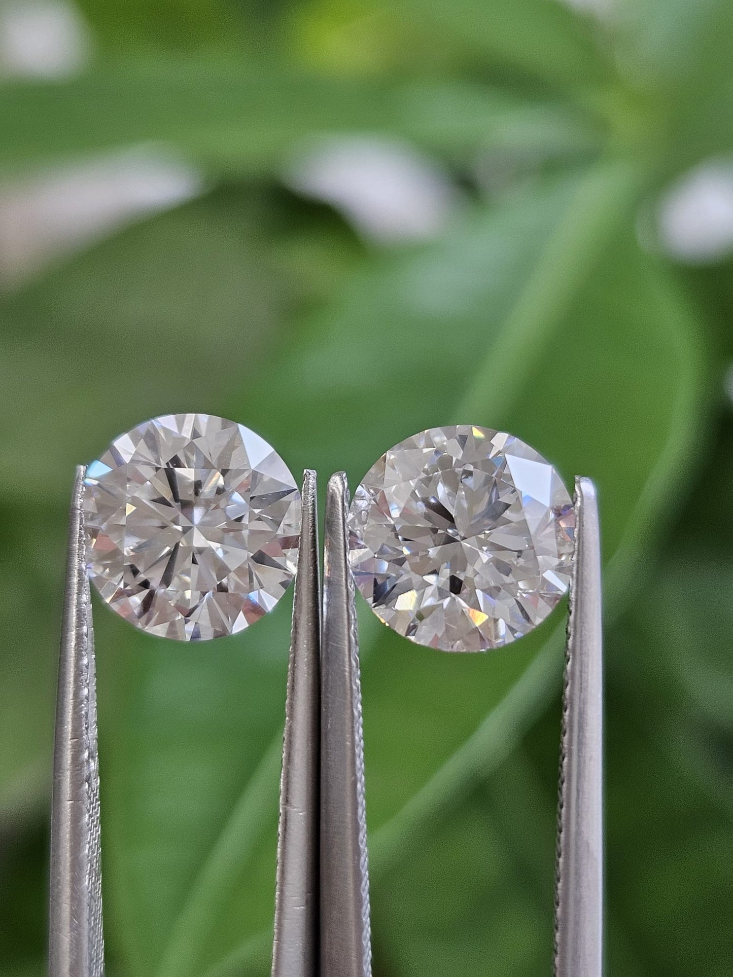 IGI 2CT + 2.05CT ROUND D VVS2 PAIR