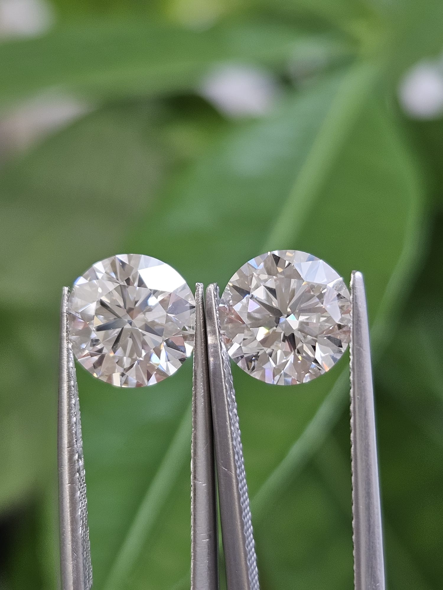 IGI 2.08CT + 2.09CT ROUND E VVS2 PAIR