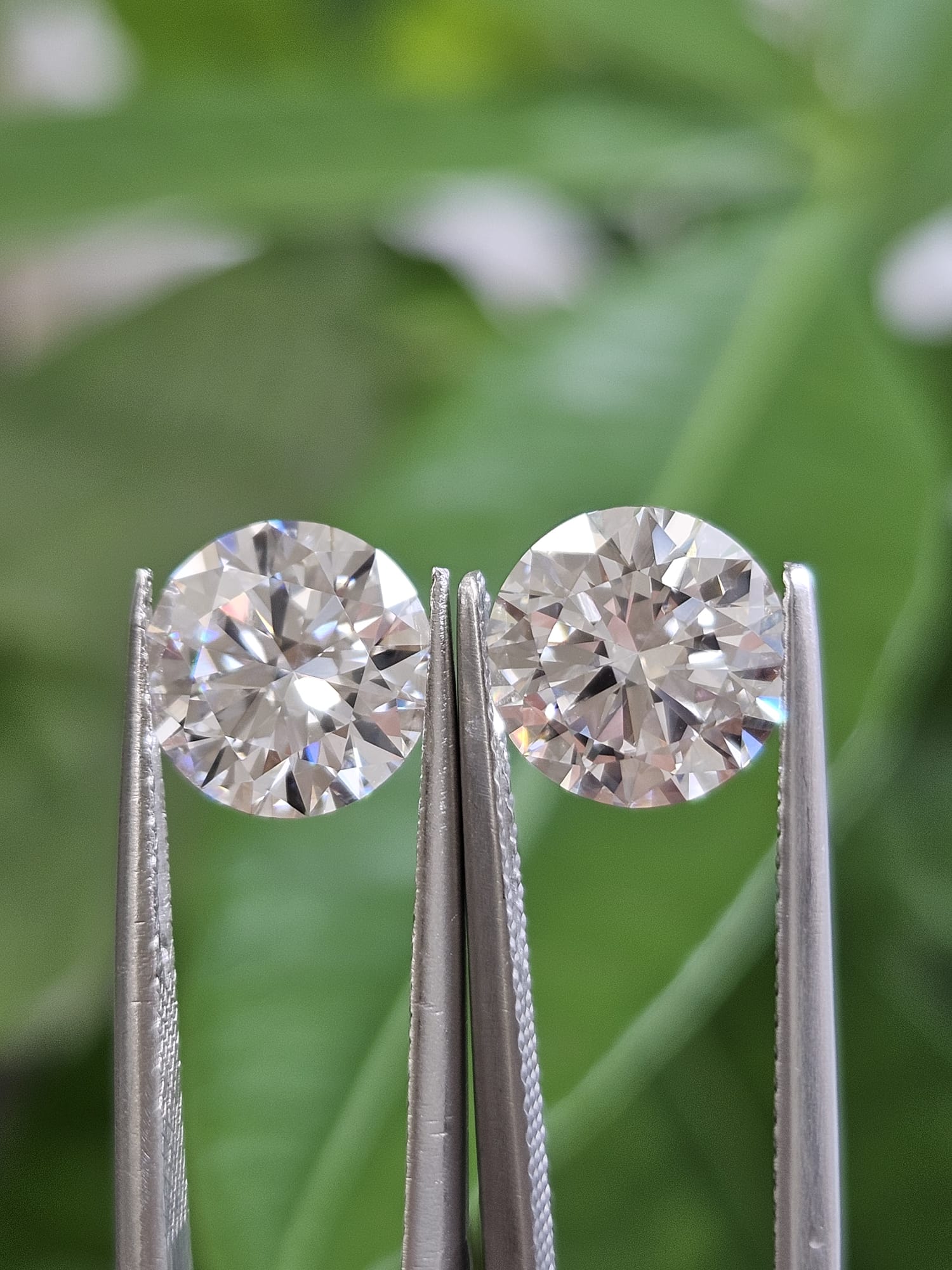 IGI 2.04CT + 2.10CT ROUND D VVS2 PAIR