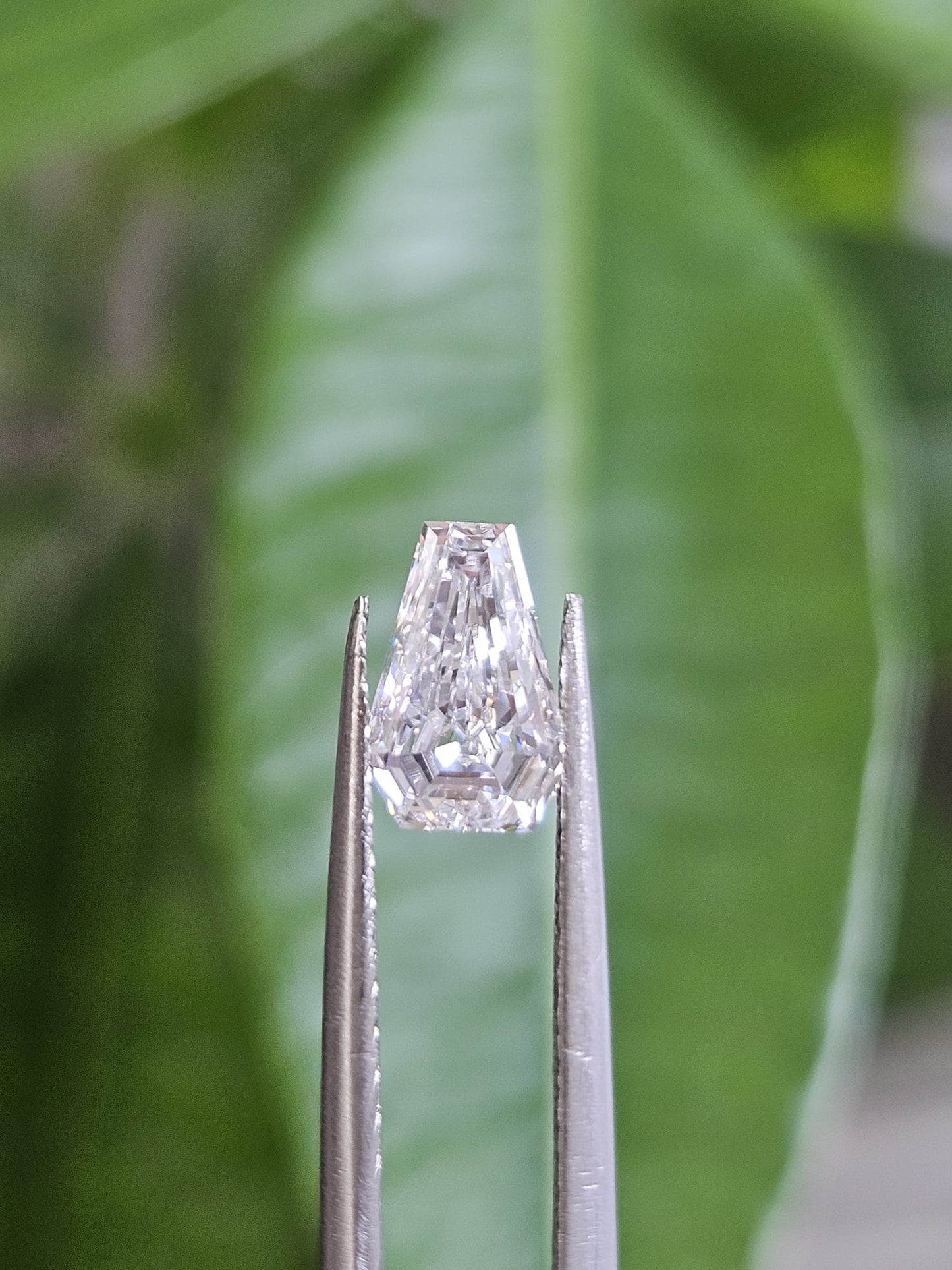 IGI 1.10CT COFFIN CUT D VVS2