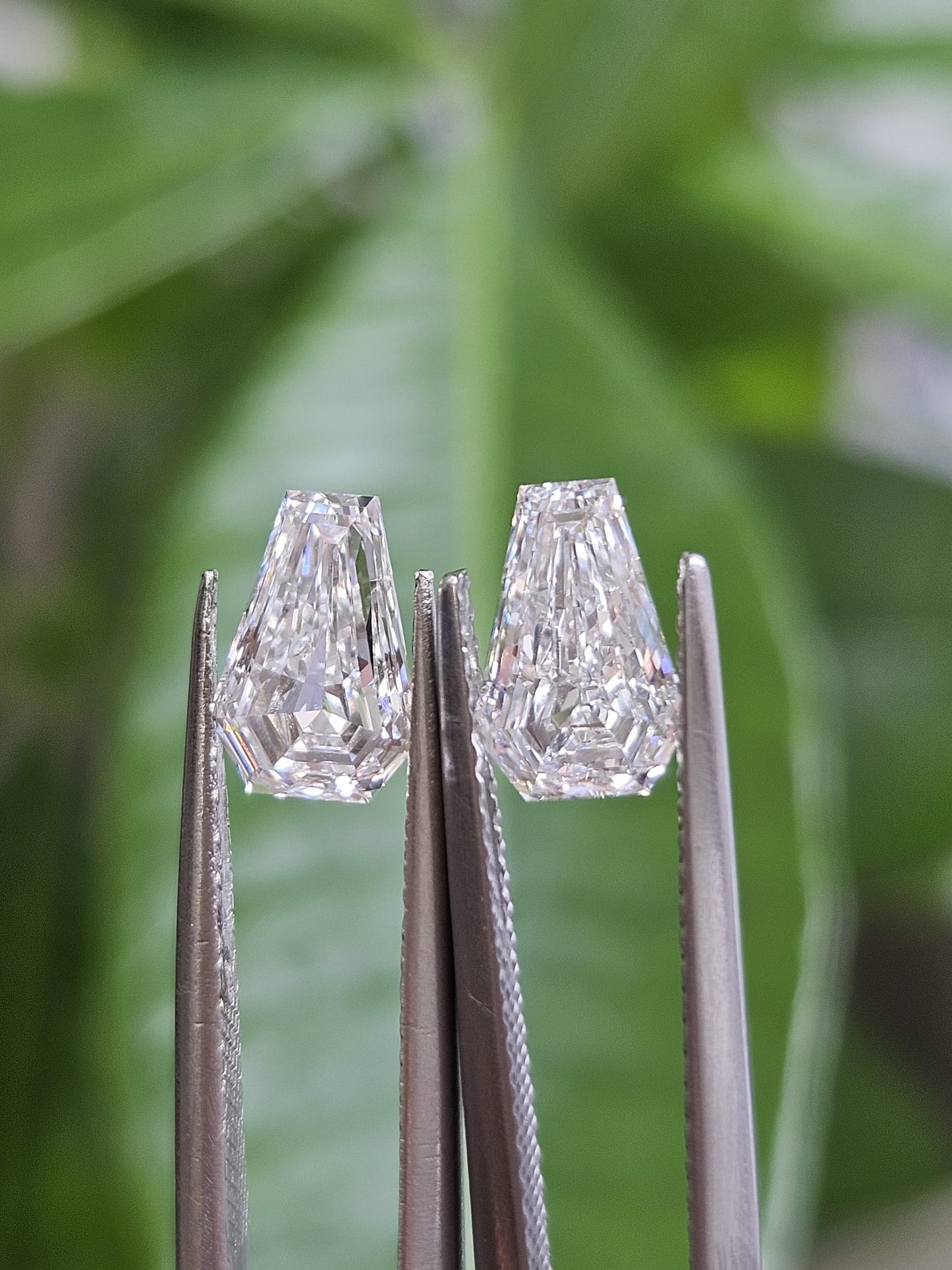 IGI 1.06CT + 1.07CT COFFIN CUT E VVS2 PAIR