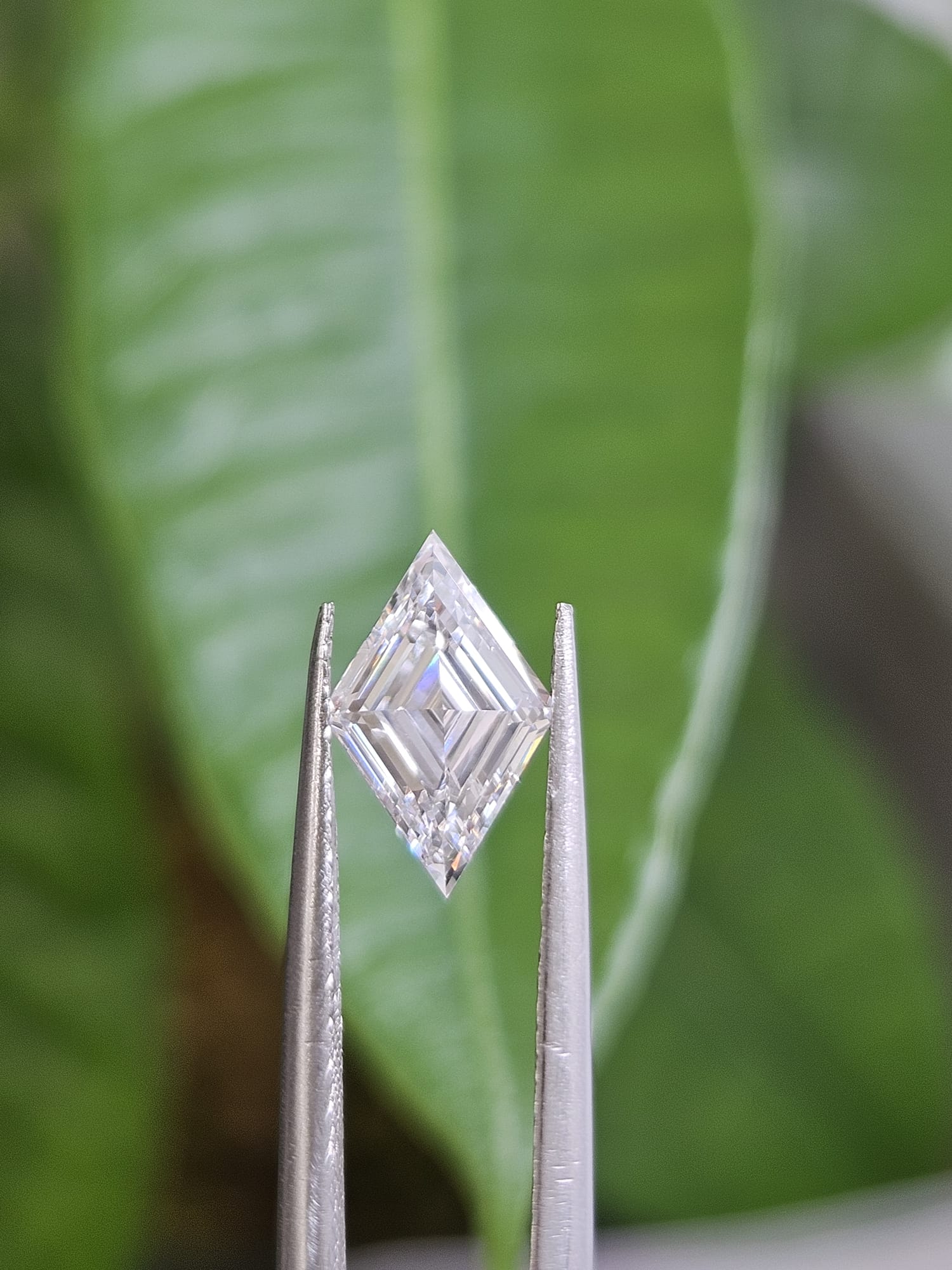 IGI 1.11CT LOZENGE STEP CUT E VVS2