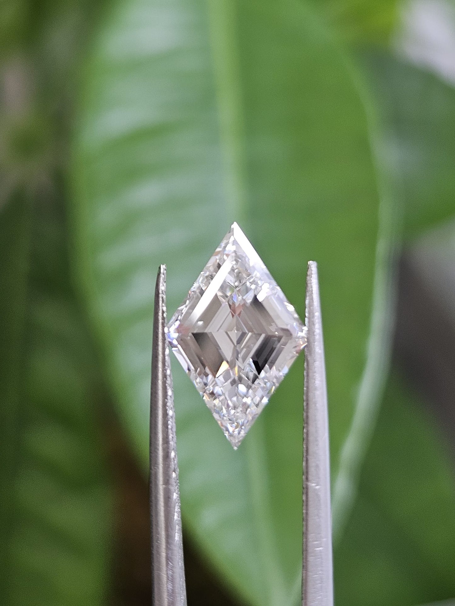 IGI 1.98CT LOZENGE STEP CUT F VVS2