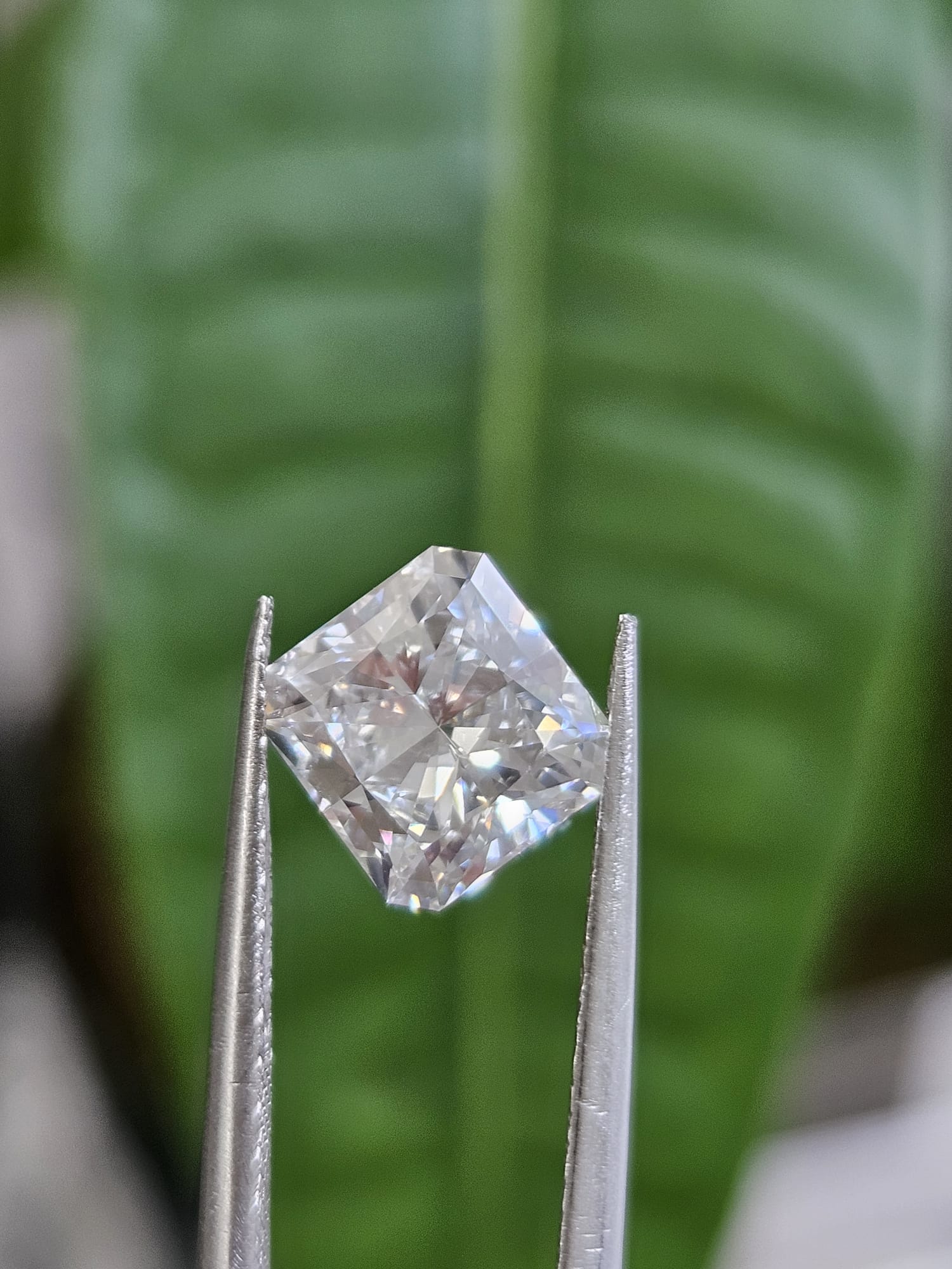 IGI 2.02CT SQUARE RADIANT E VVS2