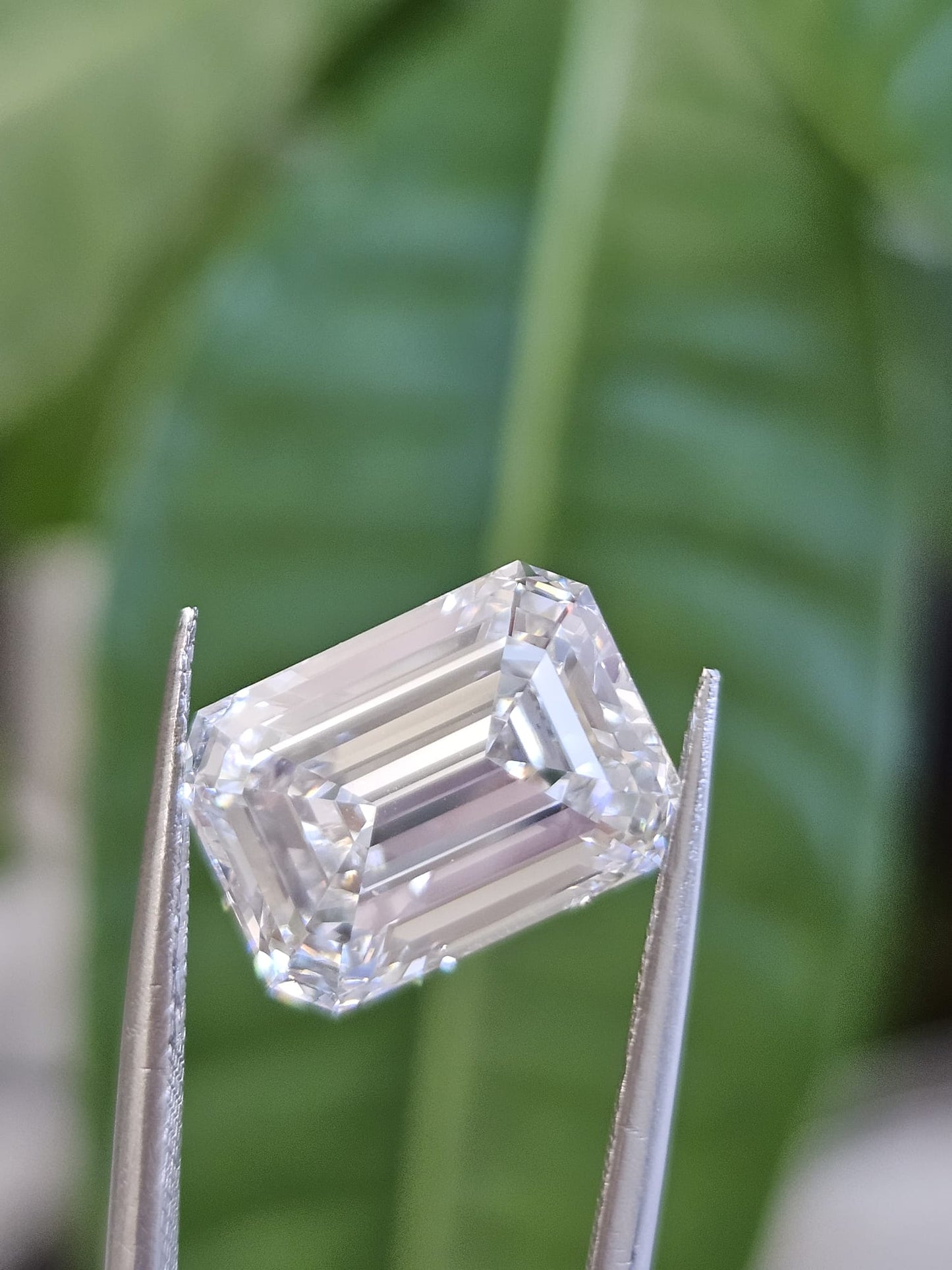 IGI 5.70CT EMERALD G VS1