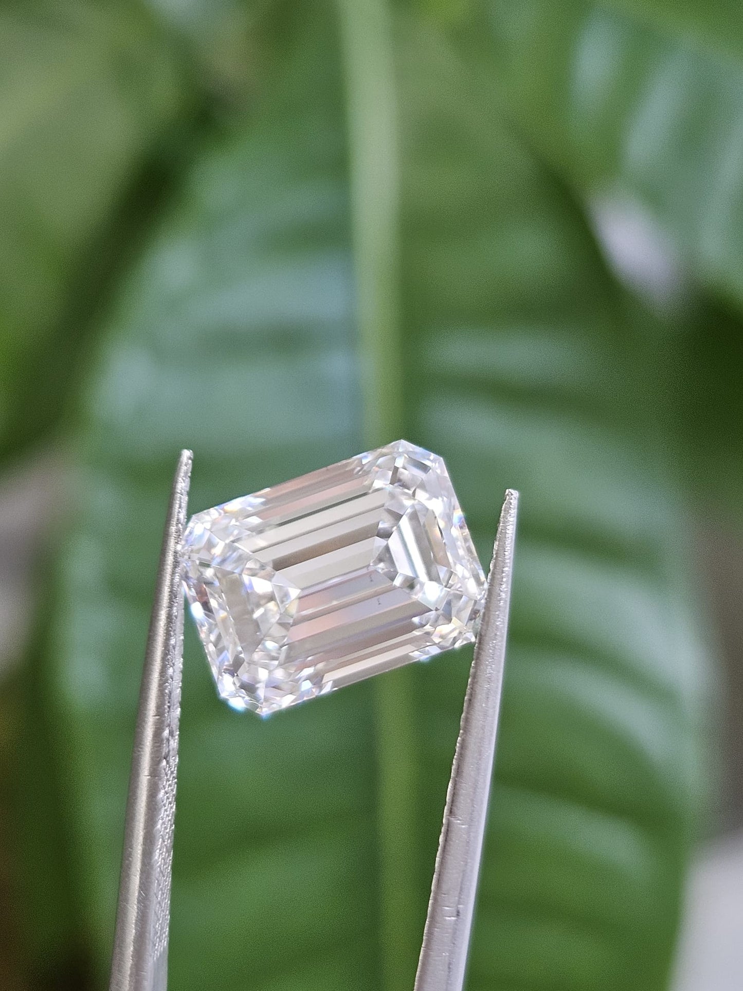 IGI 4.09CT EMERALD E VS2