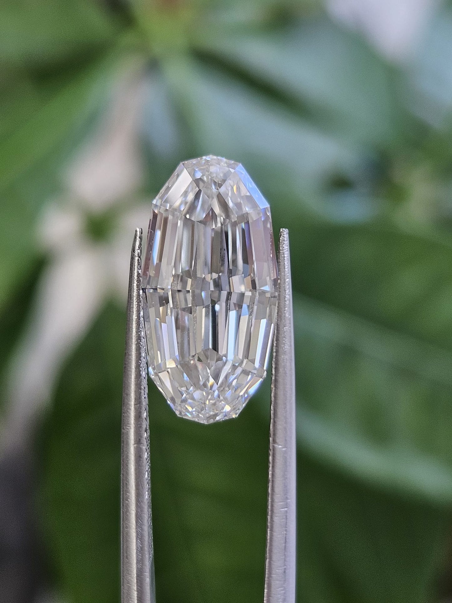 IGI 5.10CT OVAL STEP CUT G VVS2