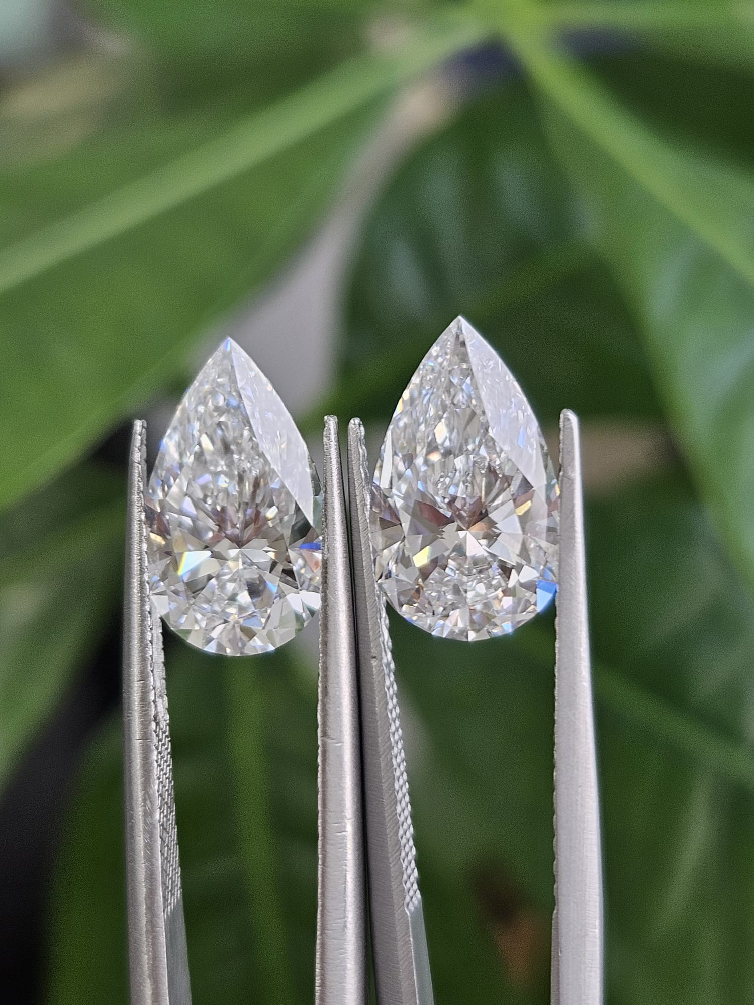 IGI 2.24CT + 2.25CT PEAR PAIR D VS1 + E VS1
