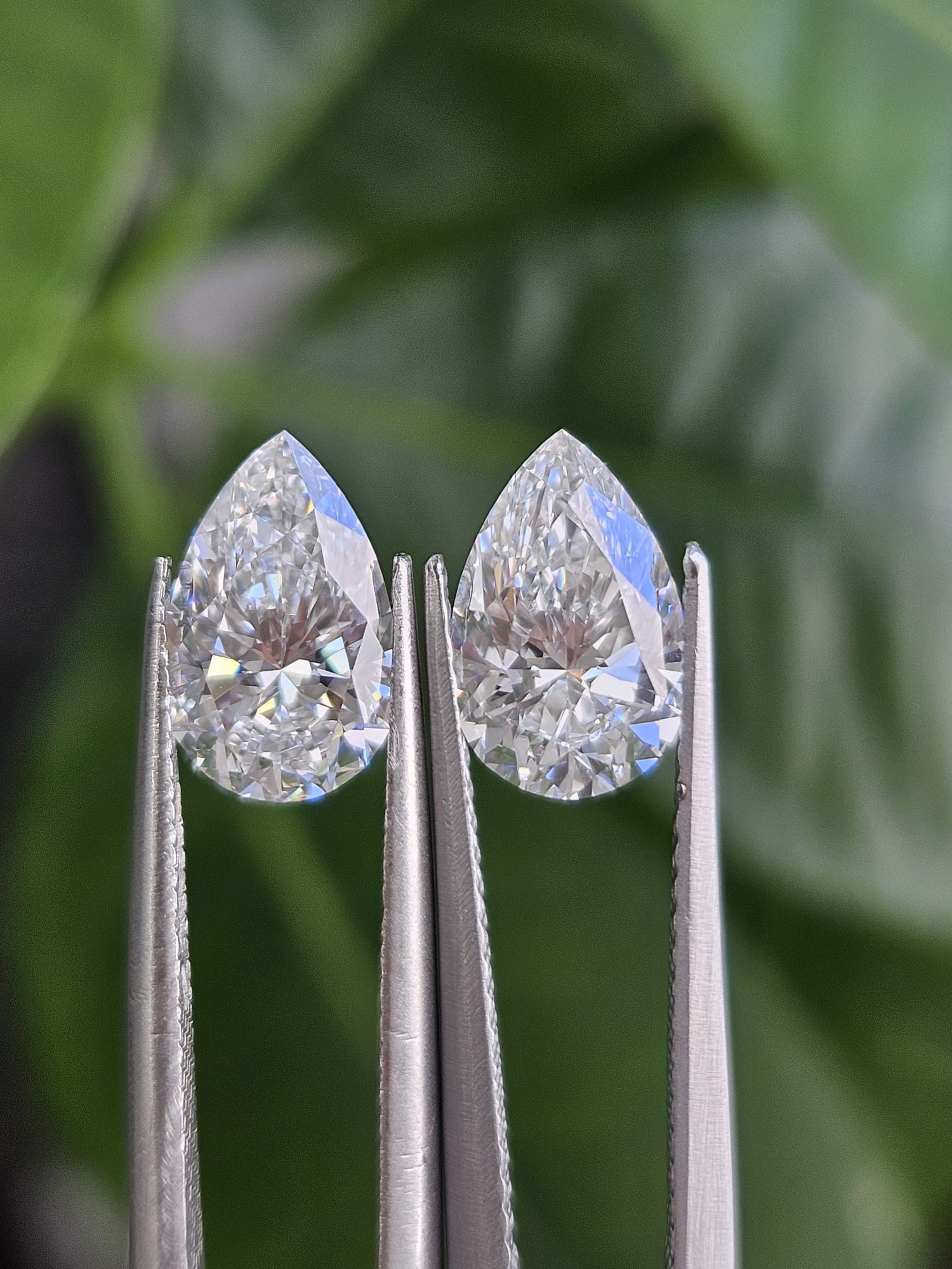 IGI 1.27CT + 1.30CT PEAR D VVS1 + D VVS2