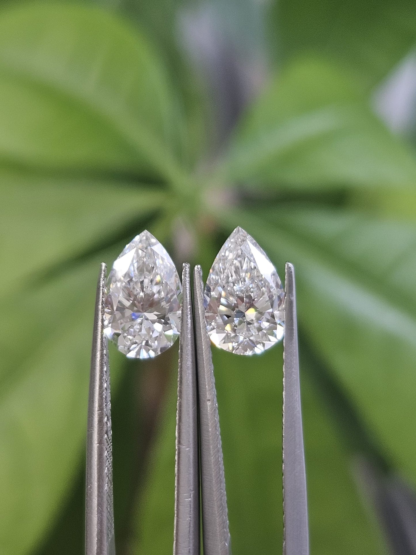 IGI 1.01CT + 1CT PEAR D VVS1 + E VVS2