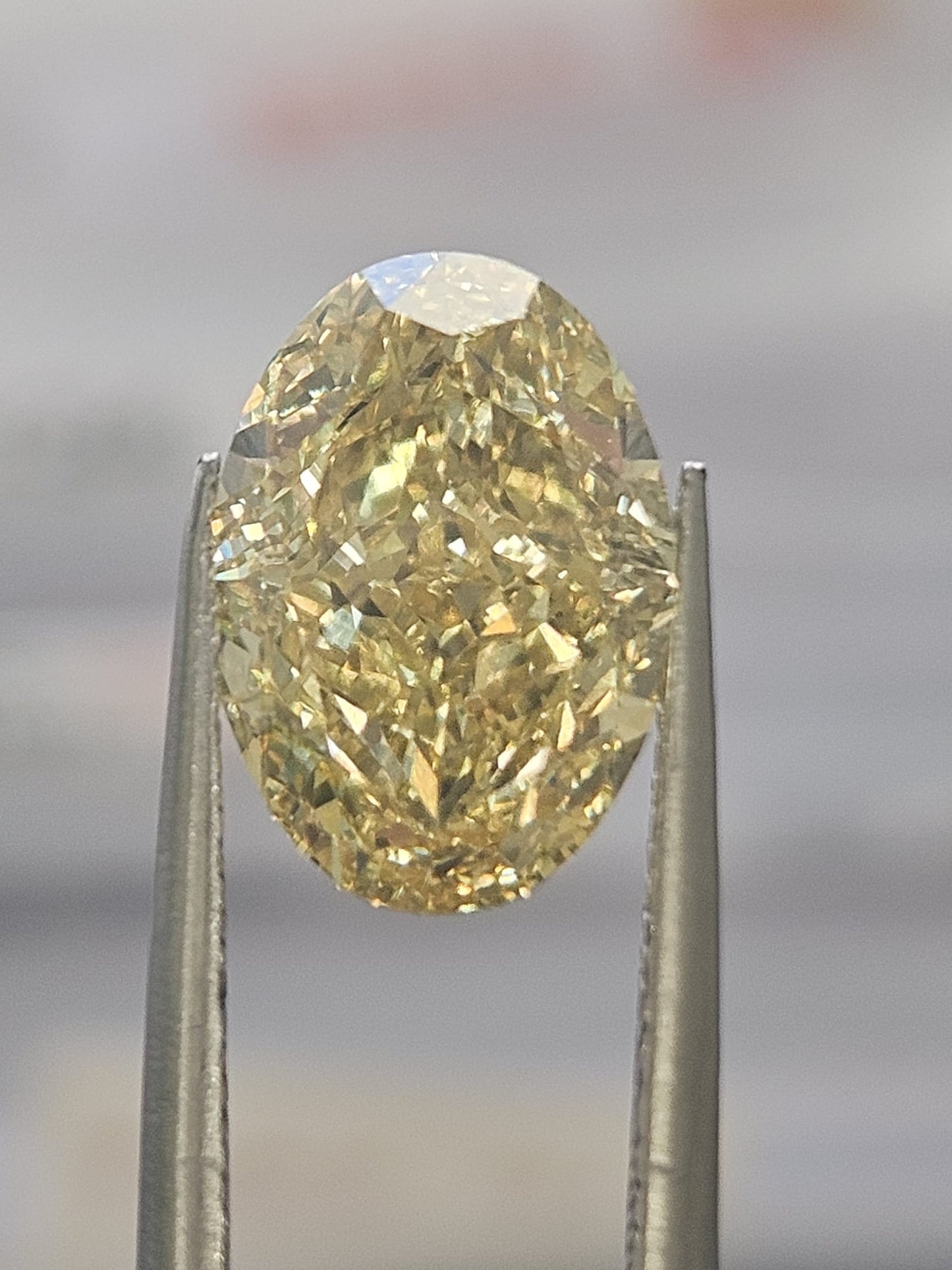 IGI 3.50CT OVAL FANCY INTENSE YELLOW VS2