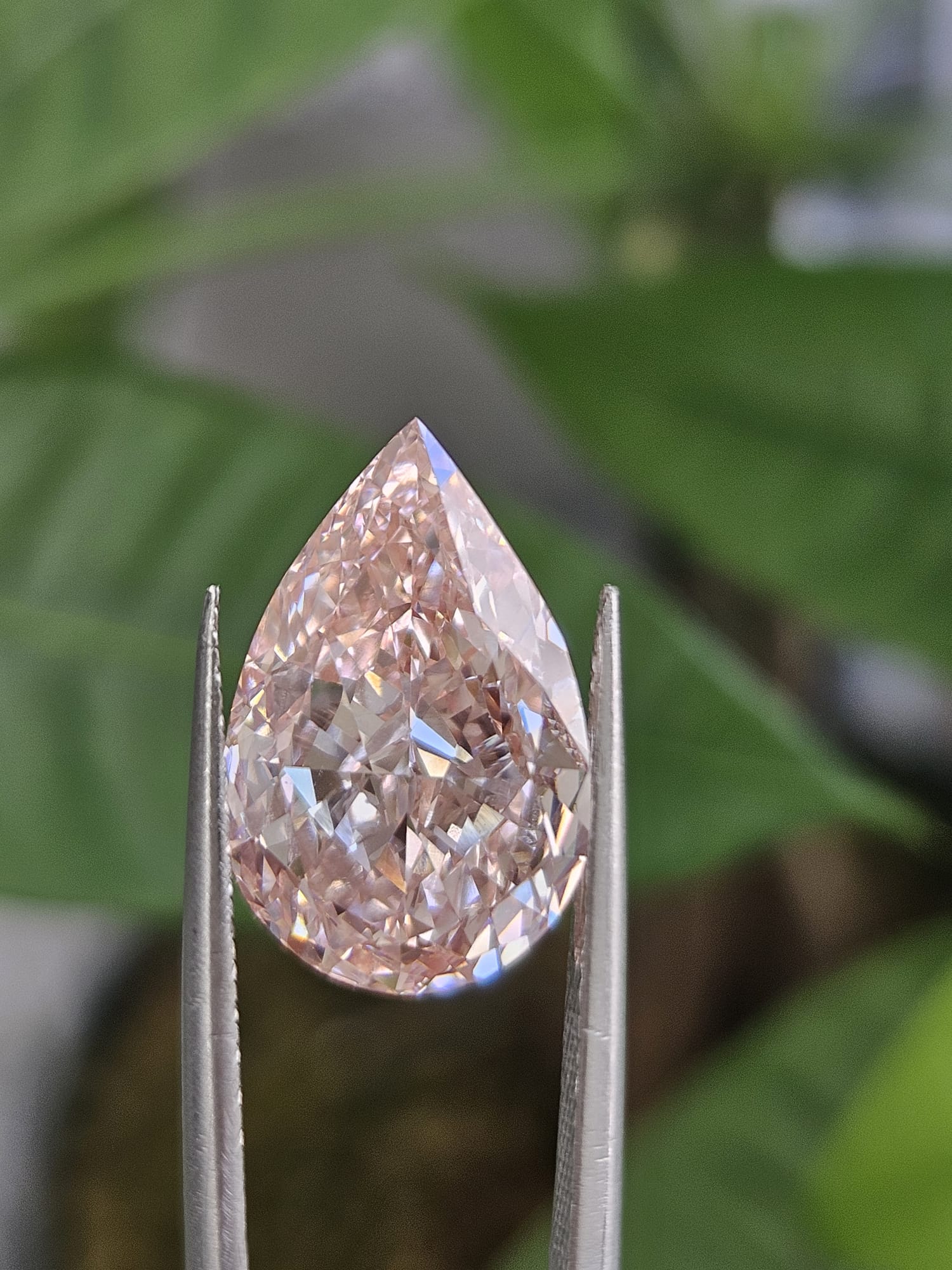 IGI 7.40CT PEAR FANCY VIVID PINK VS1