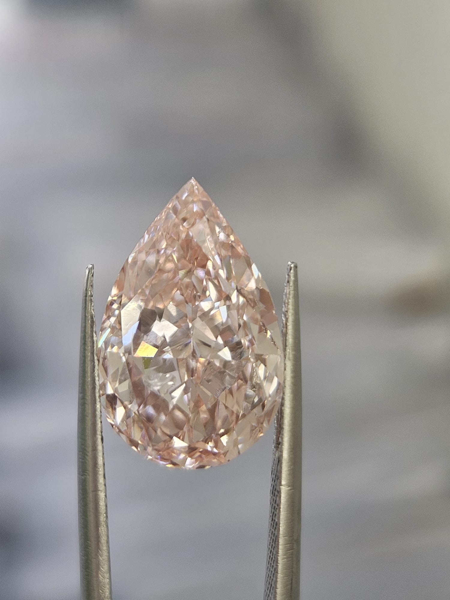 IGI 7.40CT PEAR FANCY VIVID PINK VS1